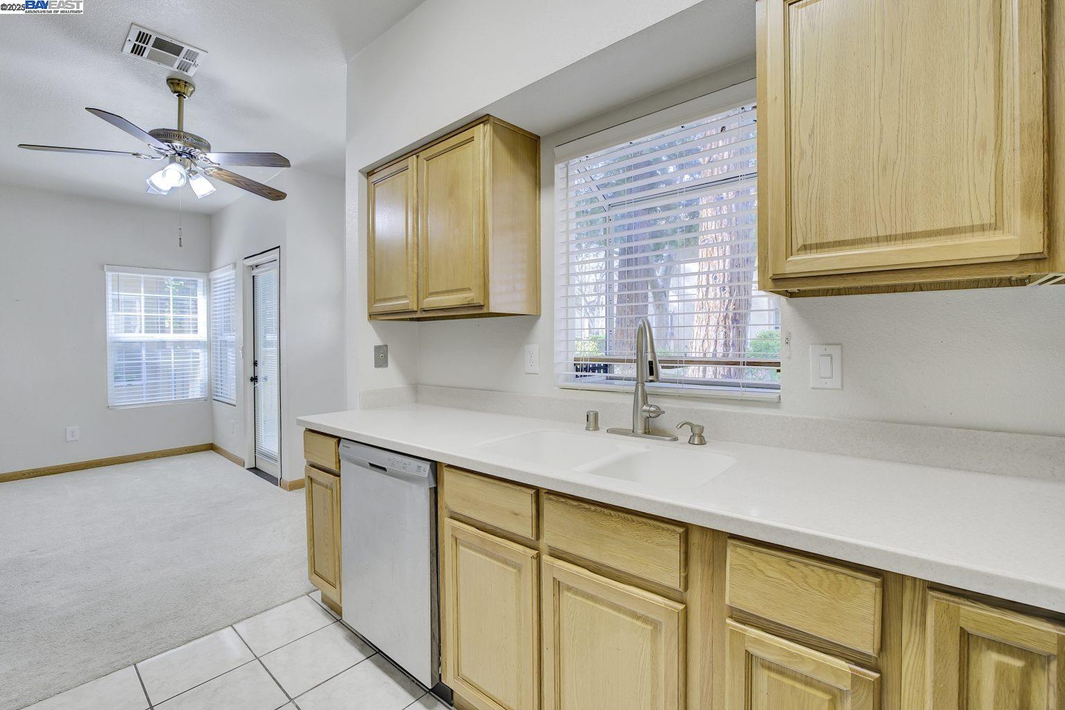 Detail Gallery Image 9 of 37 For 1407 Forest Run, Hercules,  CA 94547 - 2 Beds | 1 Baths