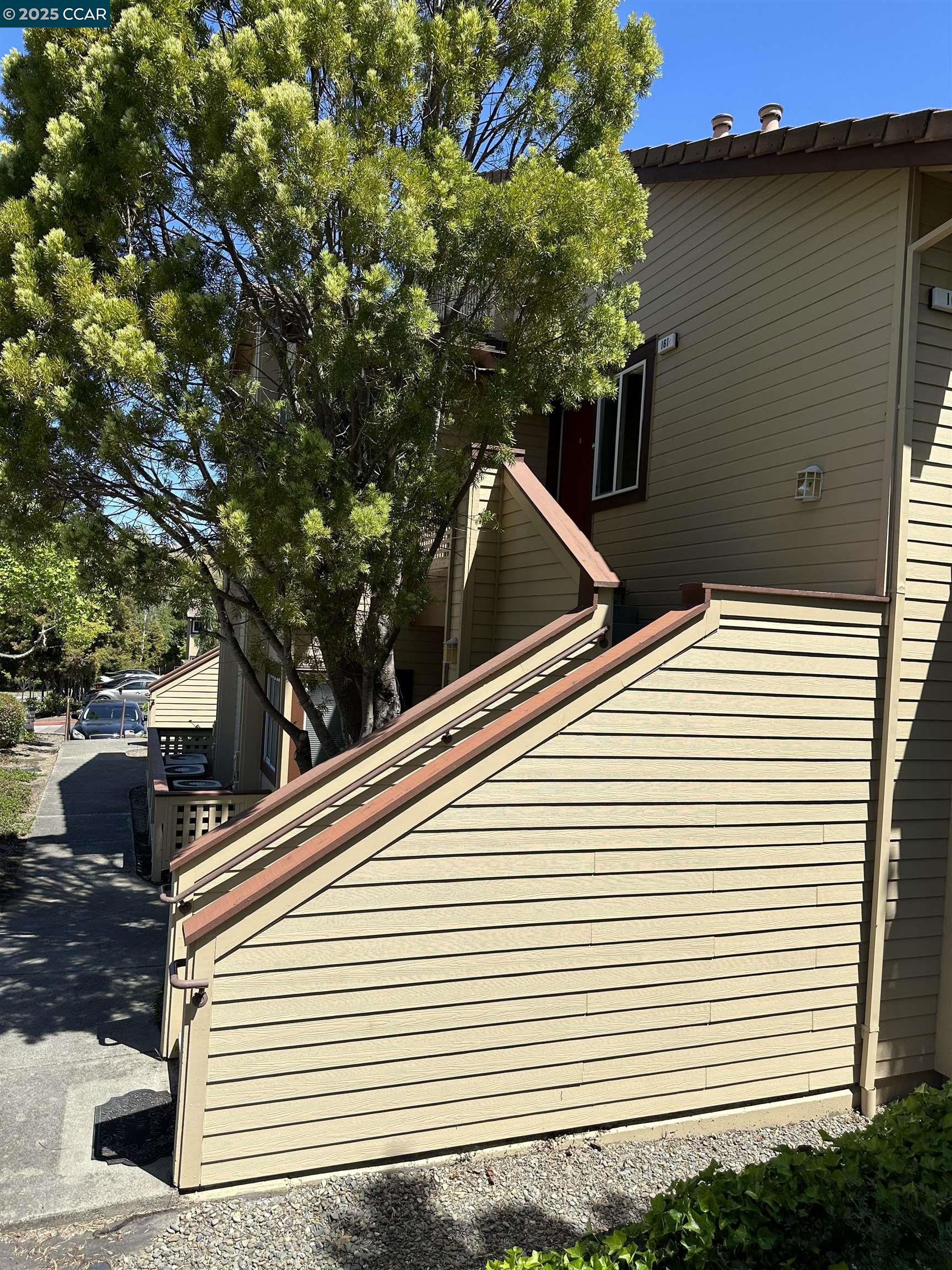 Detail Gallery Image 2 of 16 For 161 Tuscany Ct, Hercules,  CA 94547 - 2 Beds | 2 Baths