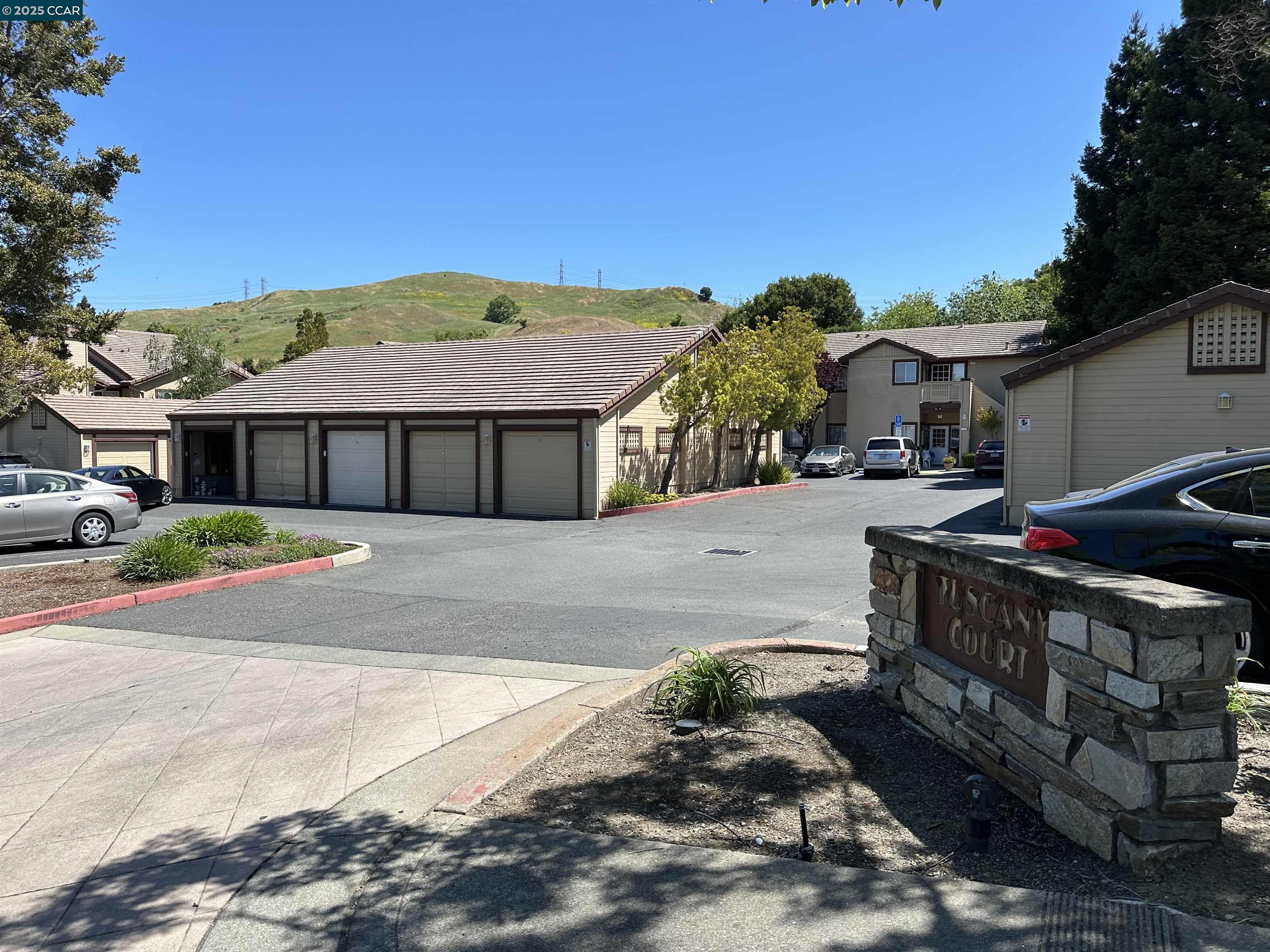 Detail Gallery Image 14 of 16 For 161 Tuscany Ct, Hercules,  CA 94547 - 2 Beds | 2 Baths