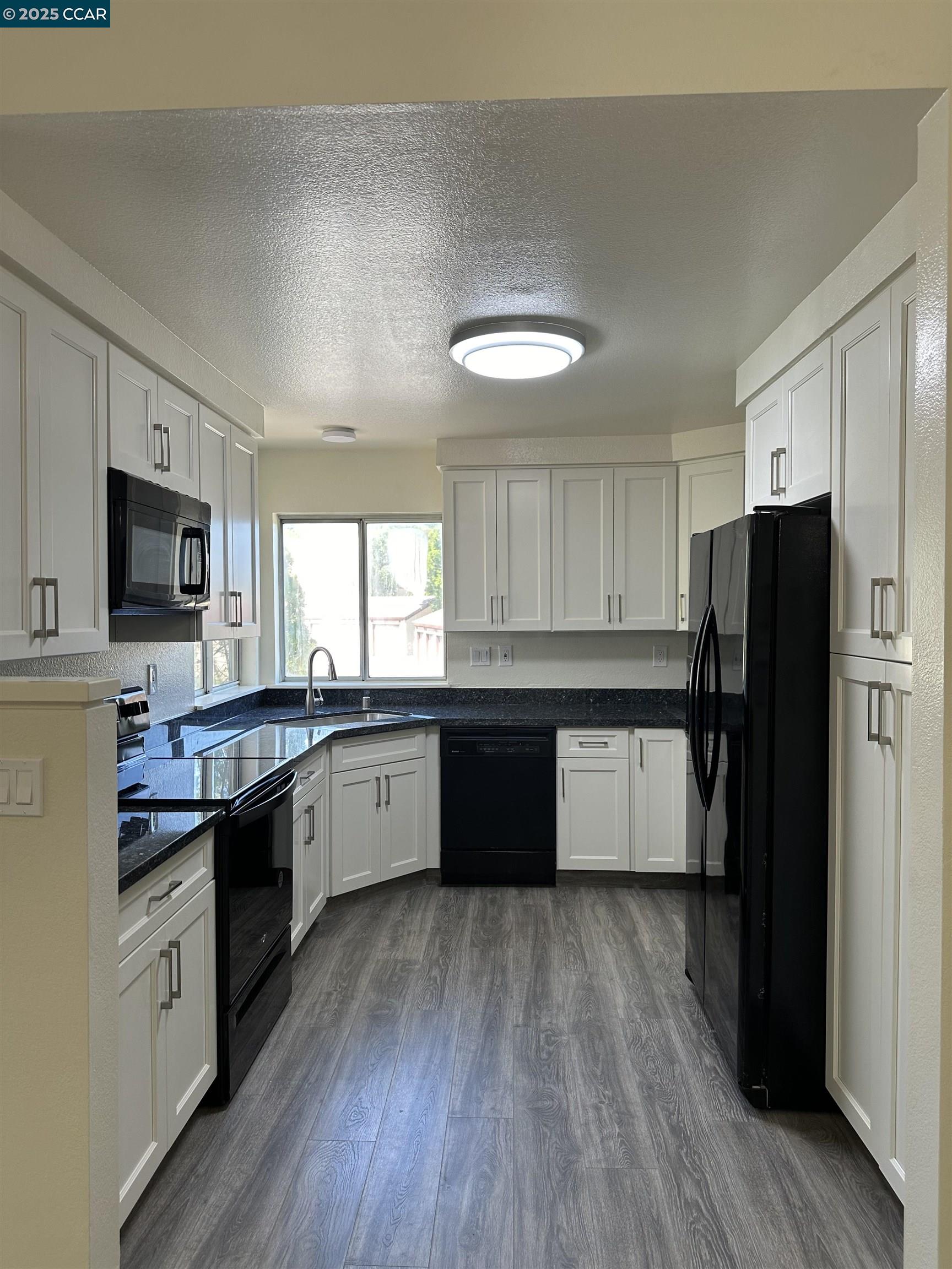 Detail Gallery Image 6 of 16 For 161 Tuscany Ct, Hercules,  CA 94547 - 2 Beds | 2 Baths