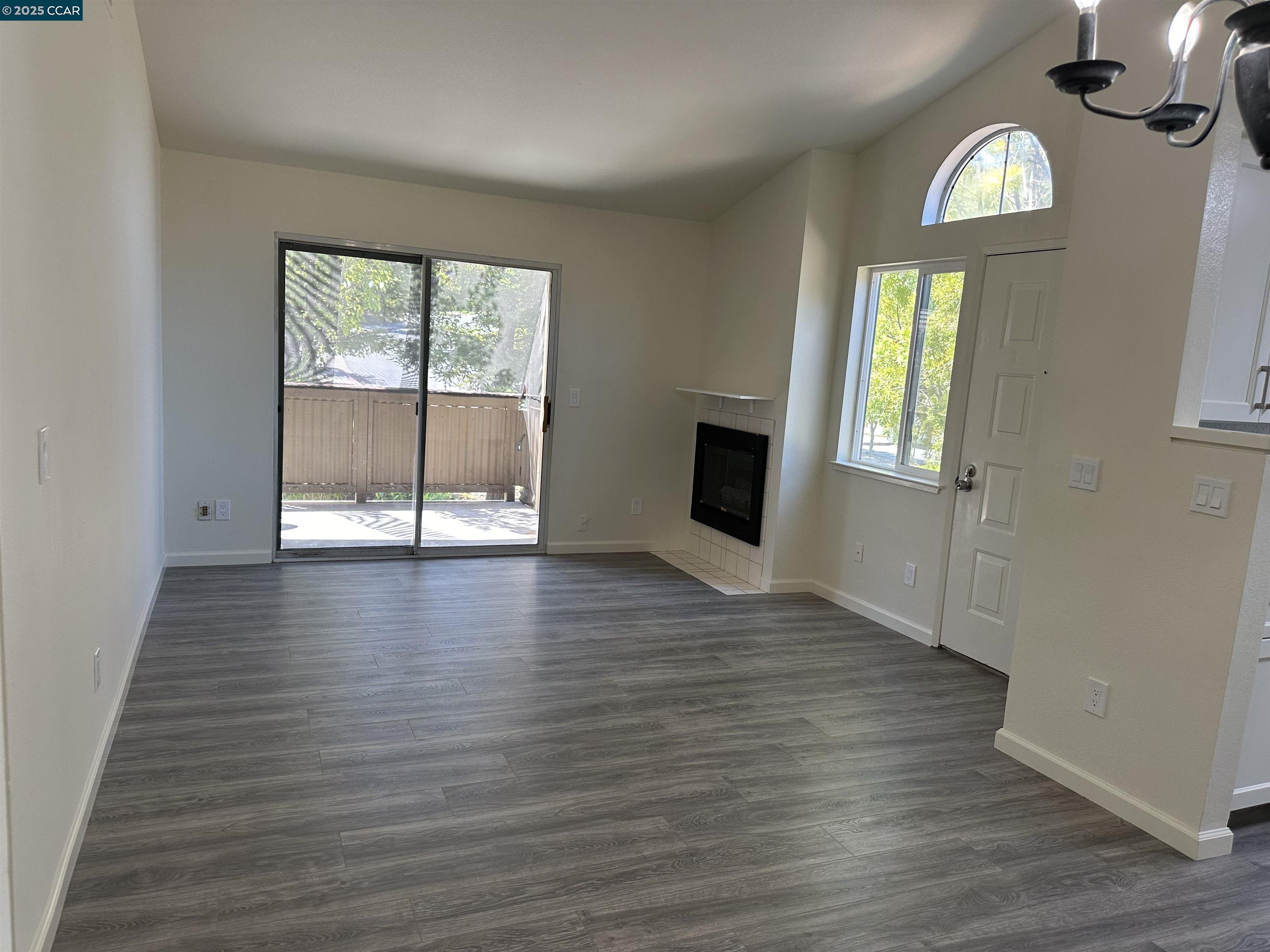 Detail Gallery Image 8 of 16 For 161 Tuscany Ct, Hercules,  CA 94547 - 2 Beds | 2 Baths