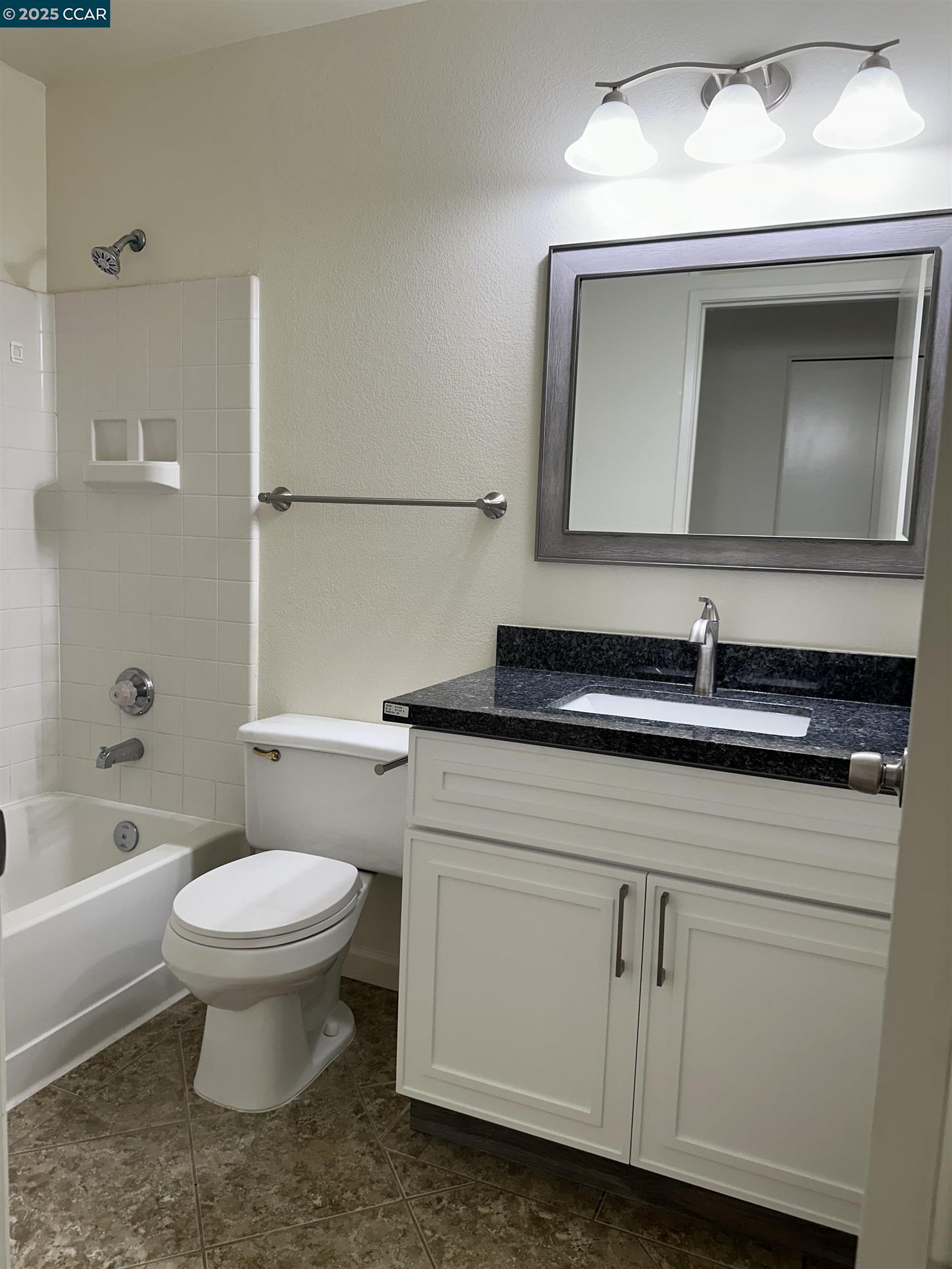 Detail Gallery Image 9 of 16 For 161 Tuscany Ct, Hercules,  CA 94547 - 2 Beds | 2 Baths