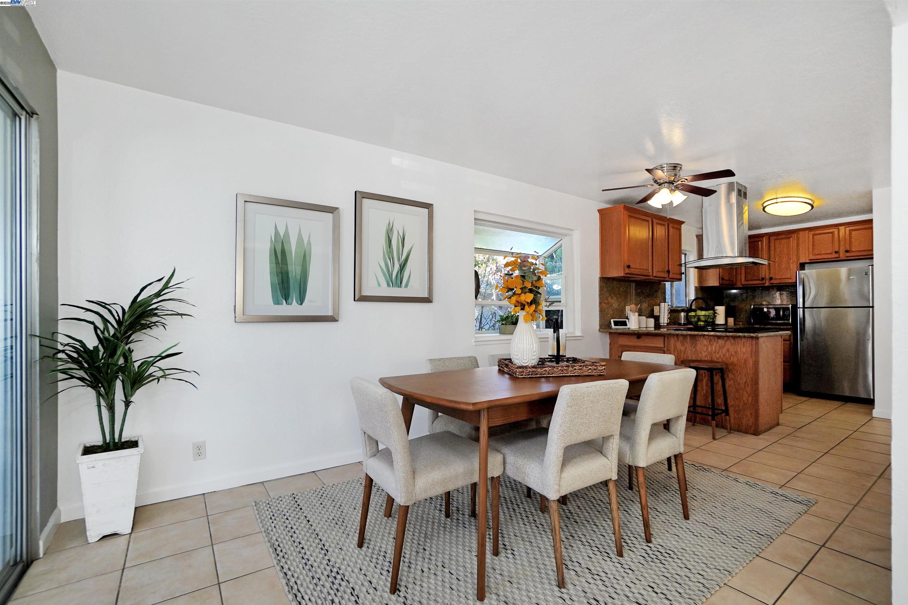 Detail Gallery Image 12 of 33 For 2868 Norbridge Ave, Castro Valley,  CA 94546 - 3 Beds | 2 Baths