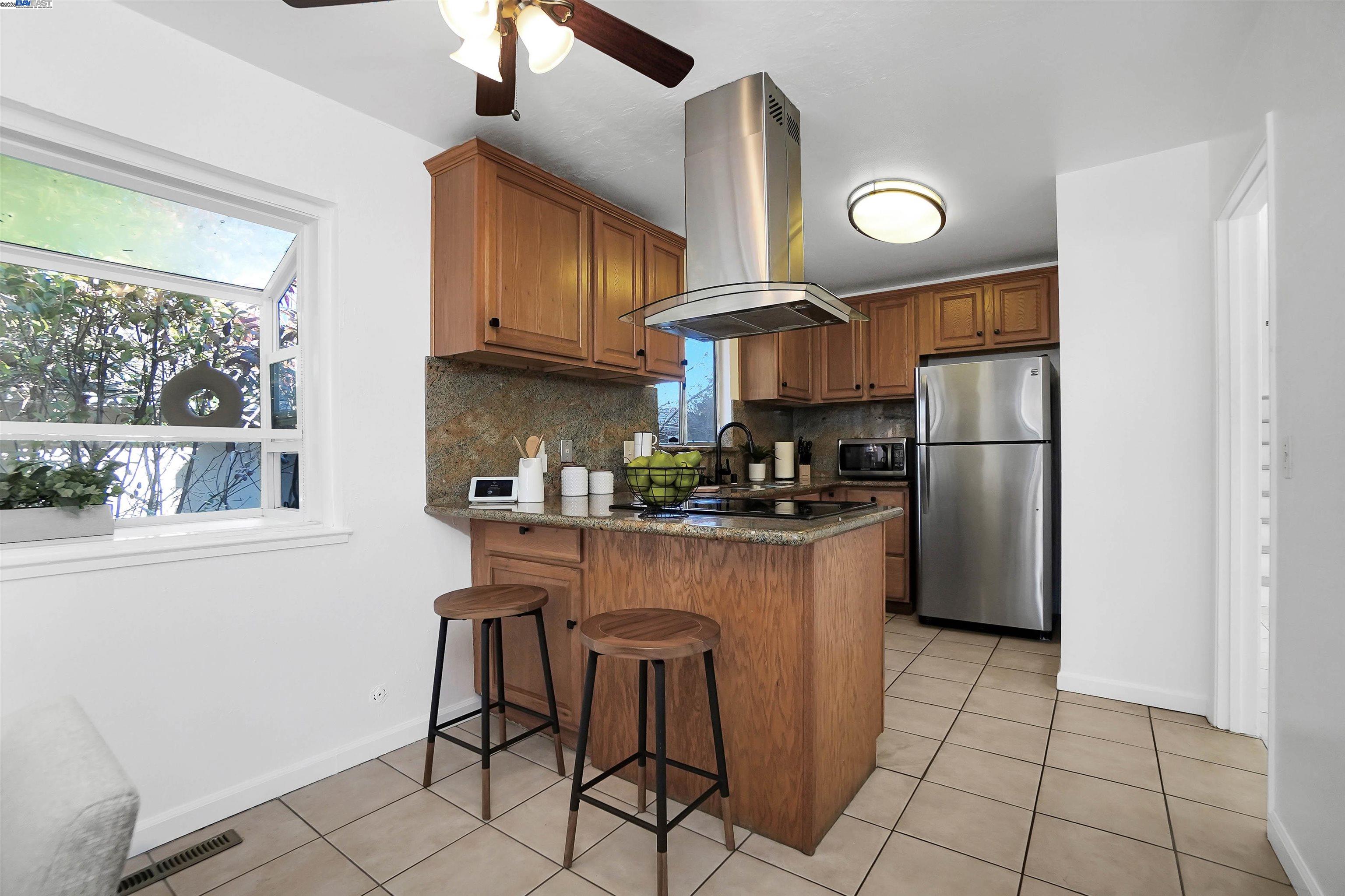 Detail Gallery Image 14 of 33 For 2868 Norbridge Ave, Castro Valley,  CA 94546 - 3 Beds | 2 Baths