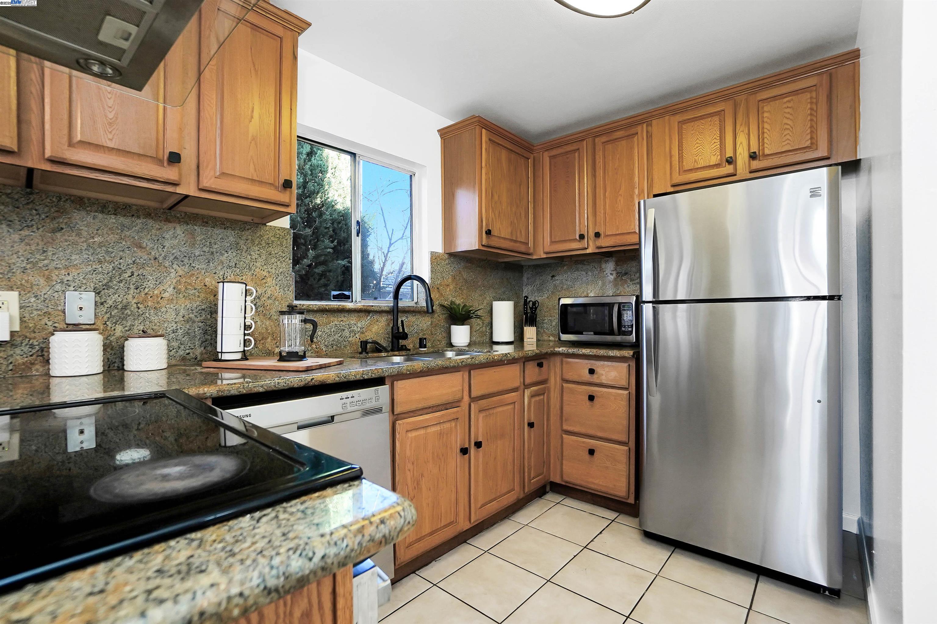 Detail Gallery Image 15 of 33 For 2868 Norbridge Ave, Castro Valley,  CA 94546 - 3 Beds | 2 Baths