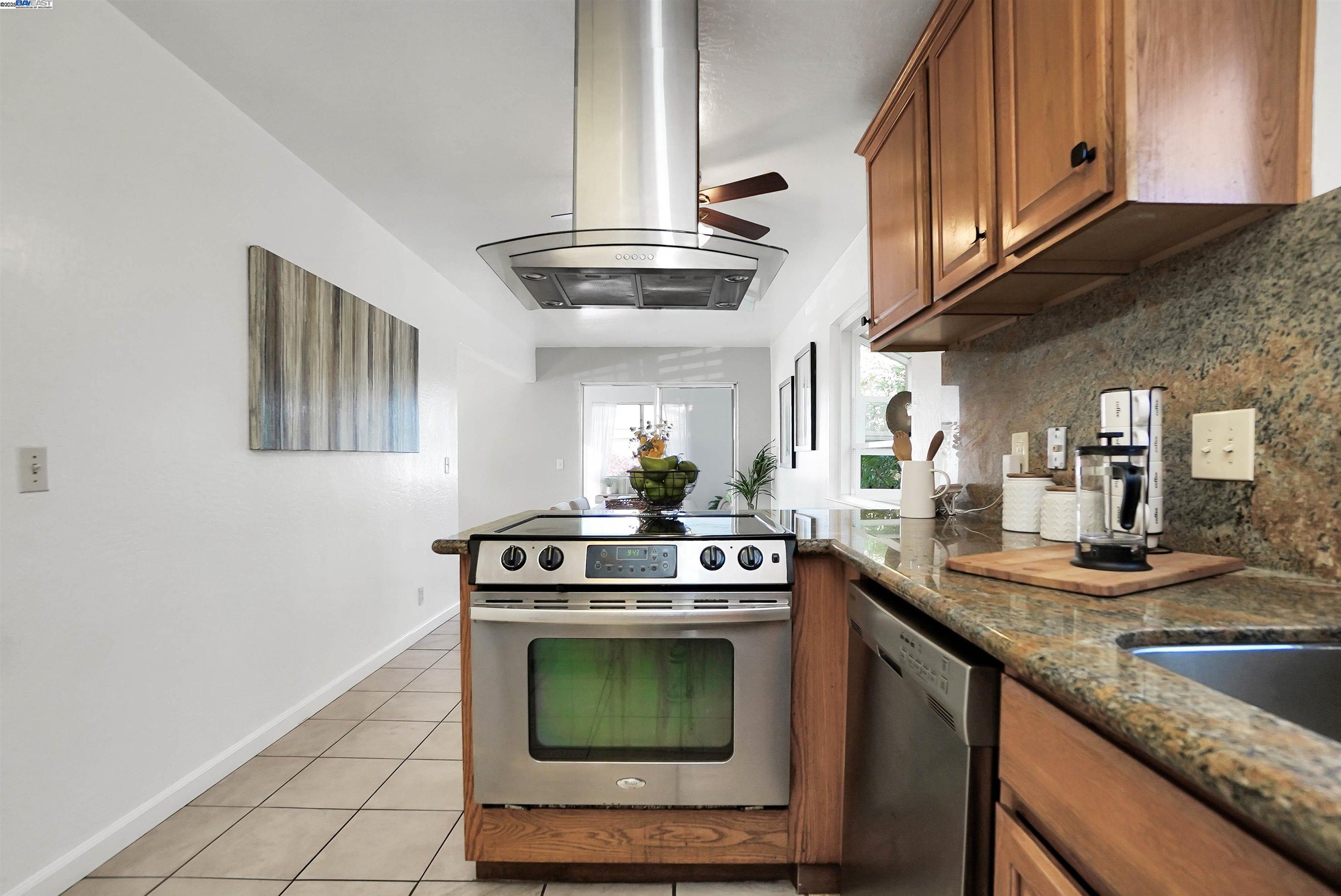 Detail Gallery Image 16 of 33 For 2868 Norbridge Ave, Castro Valley,  CA 94546 - 3 Beds | 2 Baths