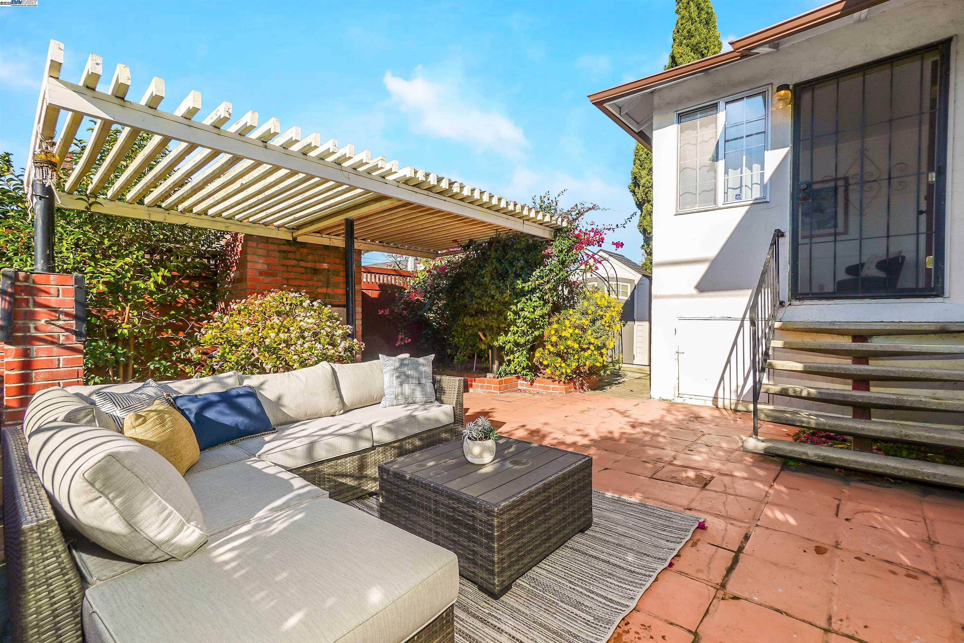 Detail Gallery Image 31 of 33 For 2868 Norbridge Ave, Castro Valley,  CA 94546 - 3 Beds | 2 Baths