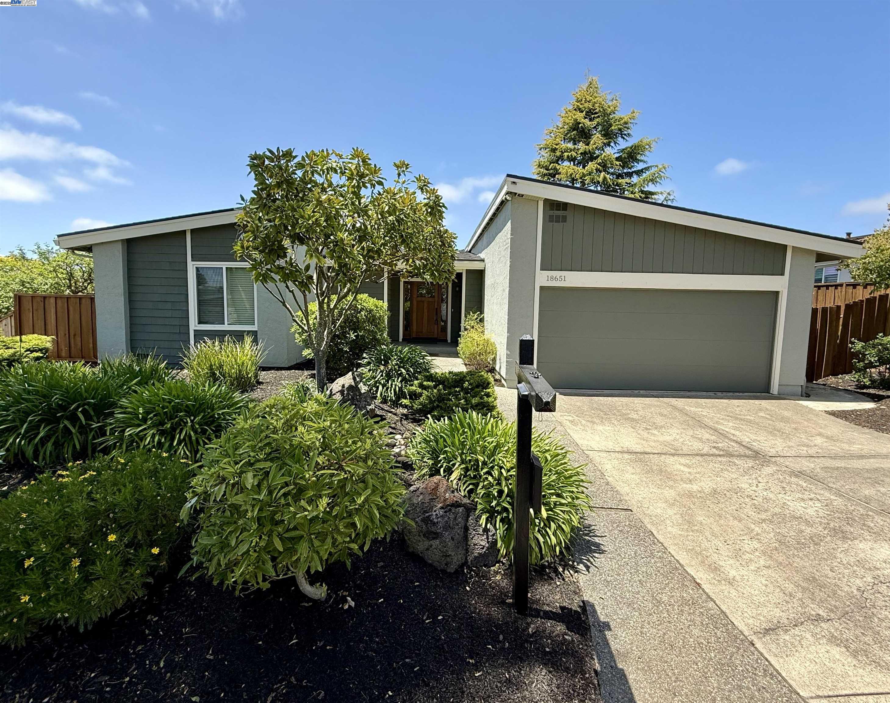 Detail Gallery Image 1 of 1 For 18651 E Cavendish Dr, Castro Valley,  CA 94552 - 4 Beds | 2 Baths