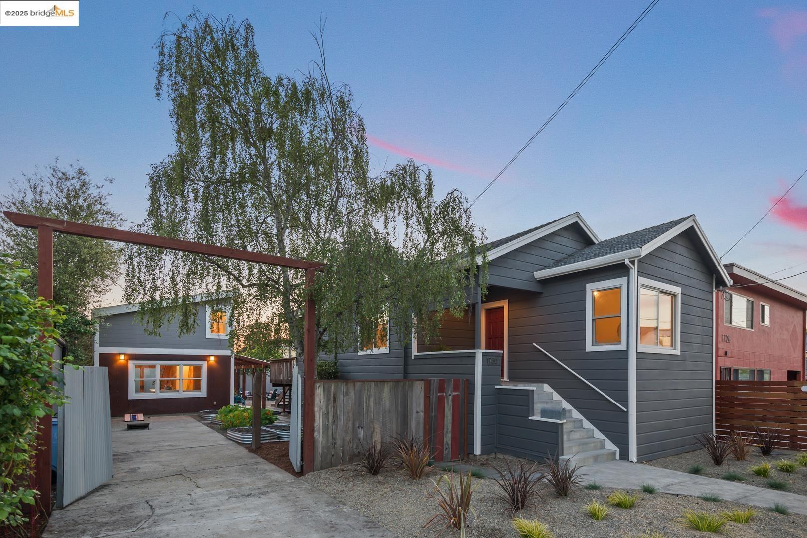 Detail Gallery Image 1 of 38 For 1730 7th St, Berkeley,  CA 94710 - 2 Beds | 1/1 Baths