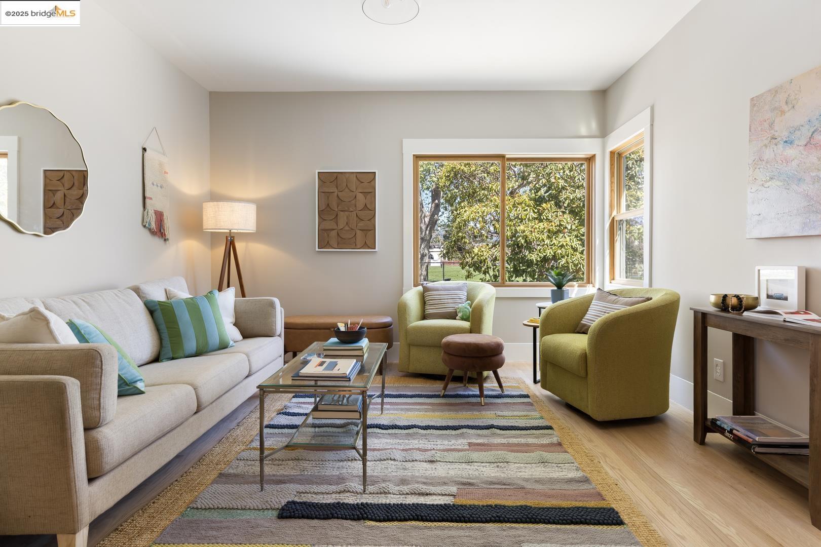 Detail Gallery Image 2 of 38 For 1730 7th St, Berkeley,  CA 94710 - 2 Beds | 1/1 Baths