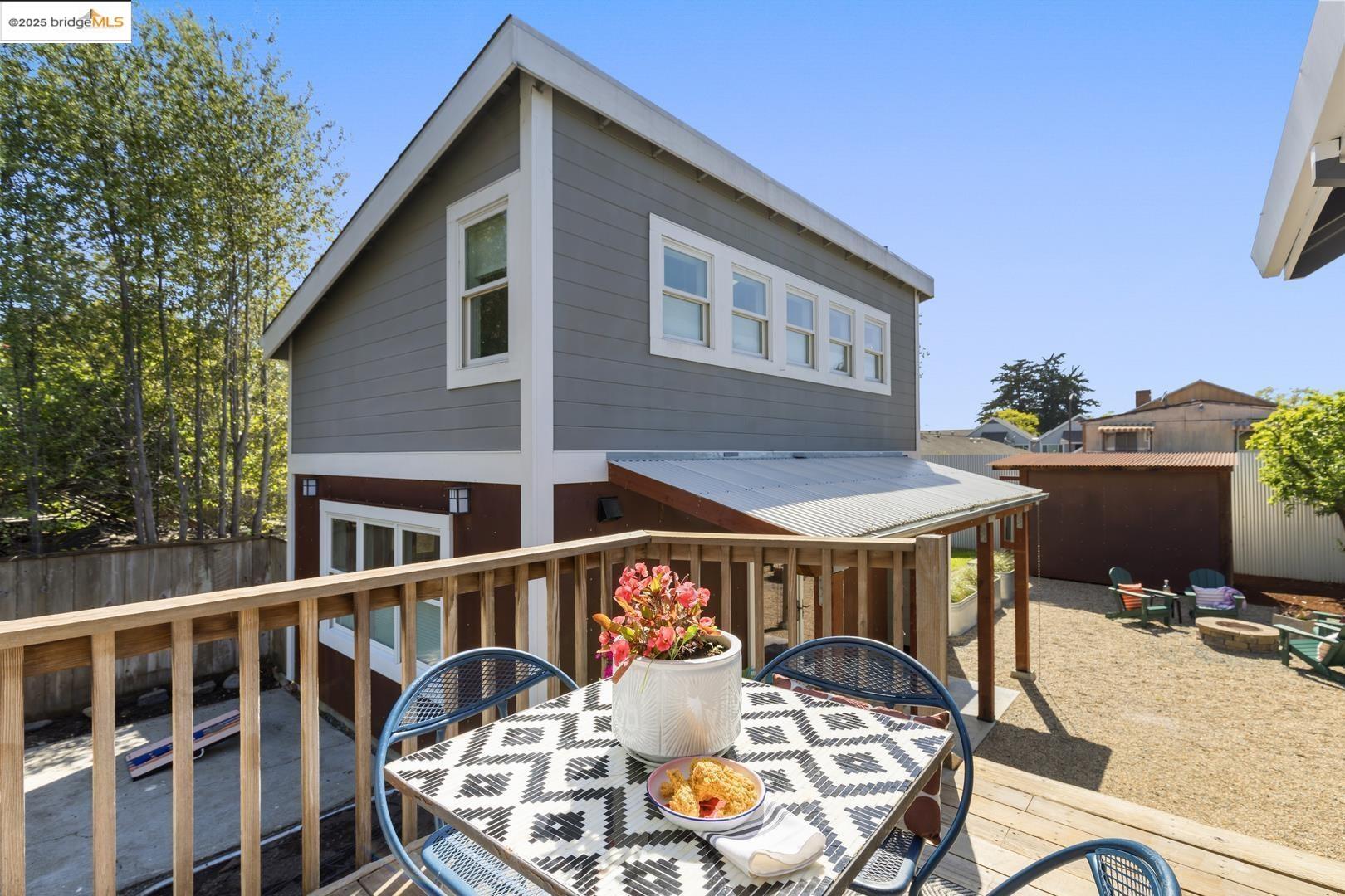 Detail Gallery Image 12 of 38 For 1730 7th St, Berkeley,  CA 94710 - 2 Beds | 1/1 Baths