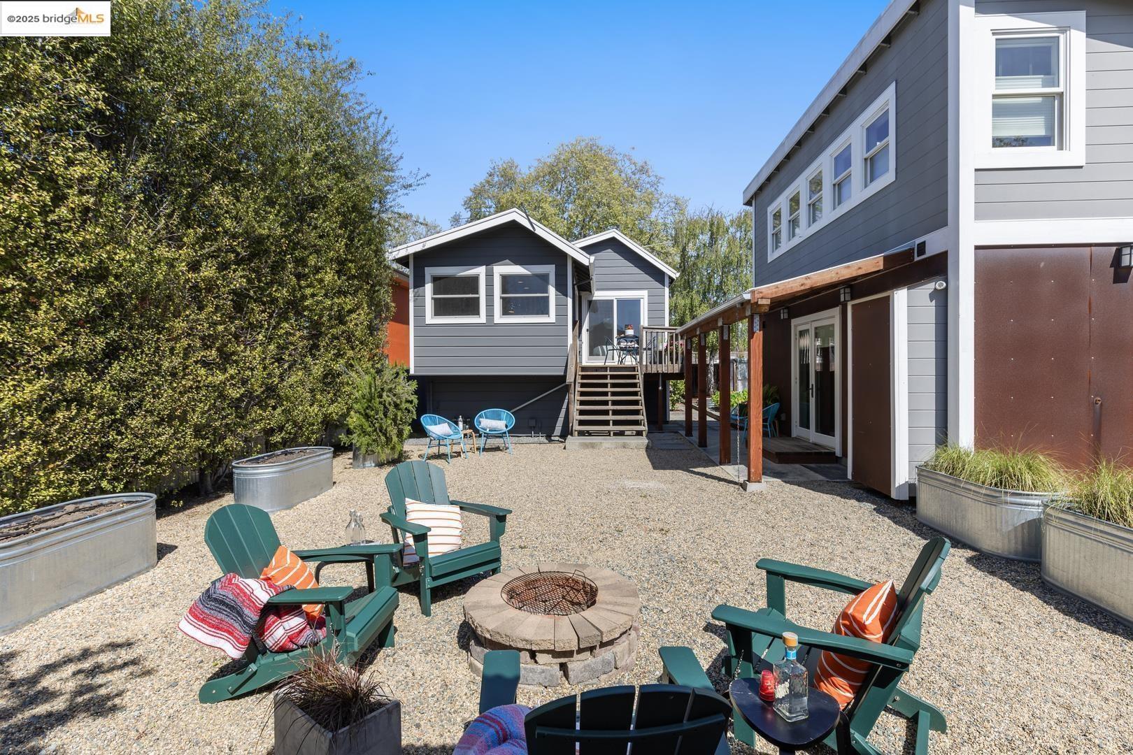 Detail Gallery Image 16 of 38 For 1730 7th St, Berkeley,  CA 94710 - 2 Beds | 1/1 Baths