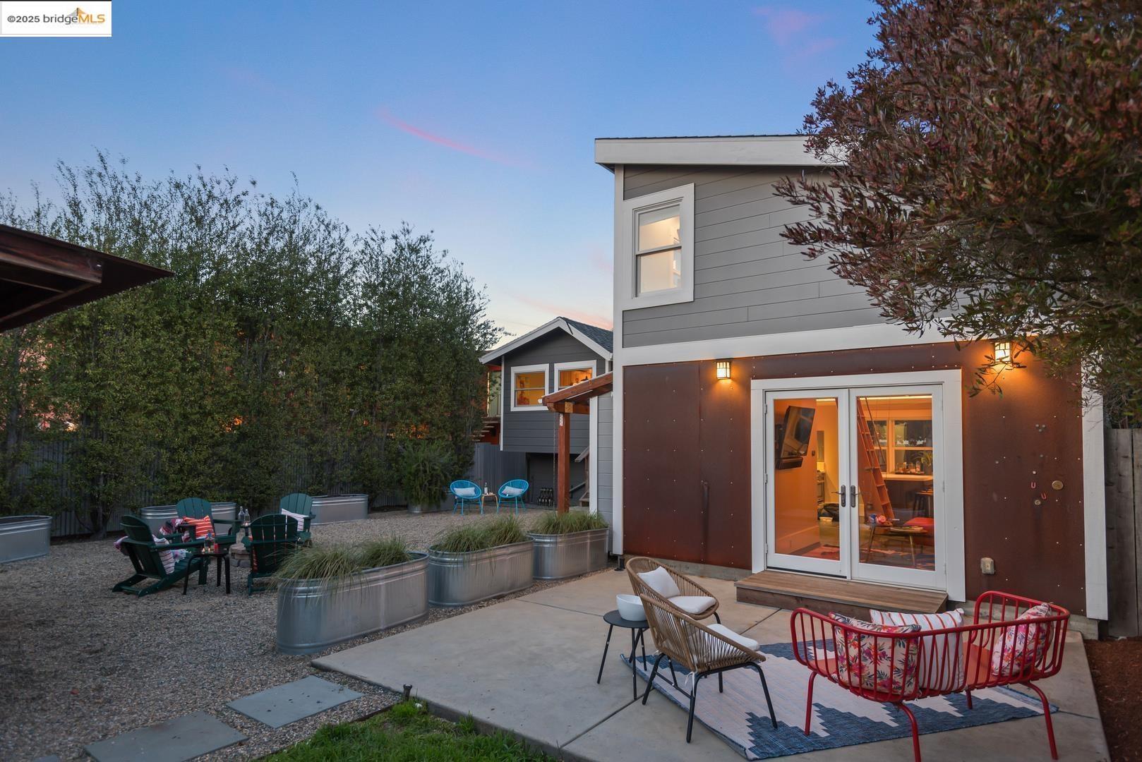 Detail Gallery Image 27 of 38 For 1730 7th St, Berkeley,  CA 94710 - 2 Beds | 1/1 Baths