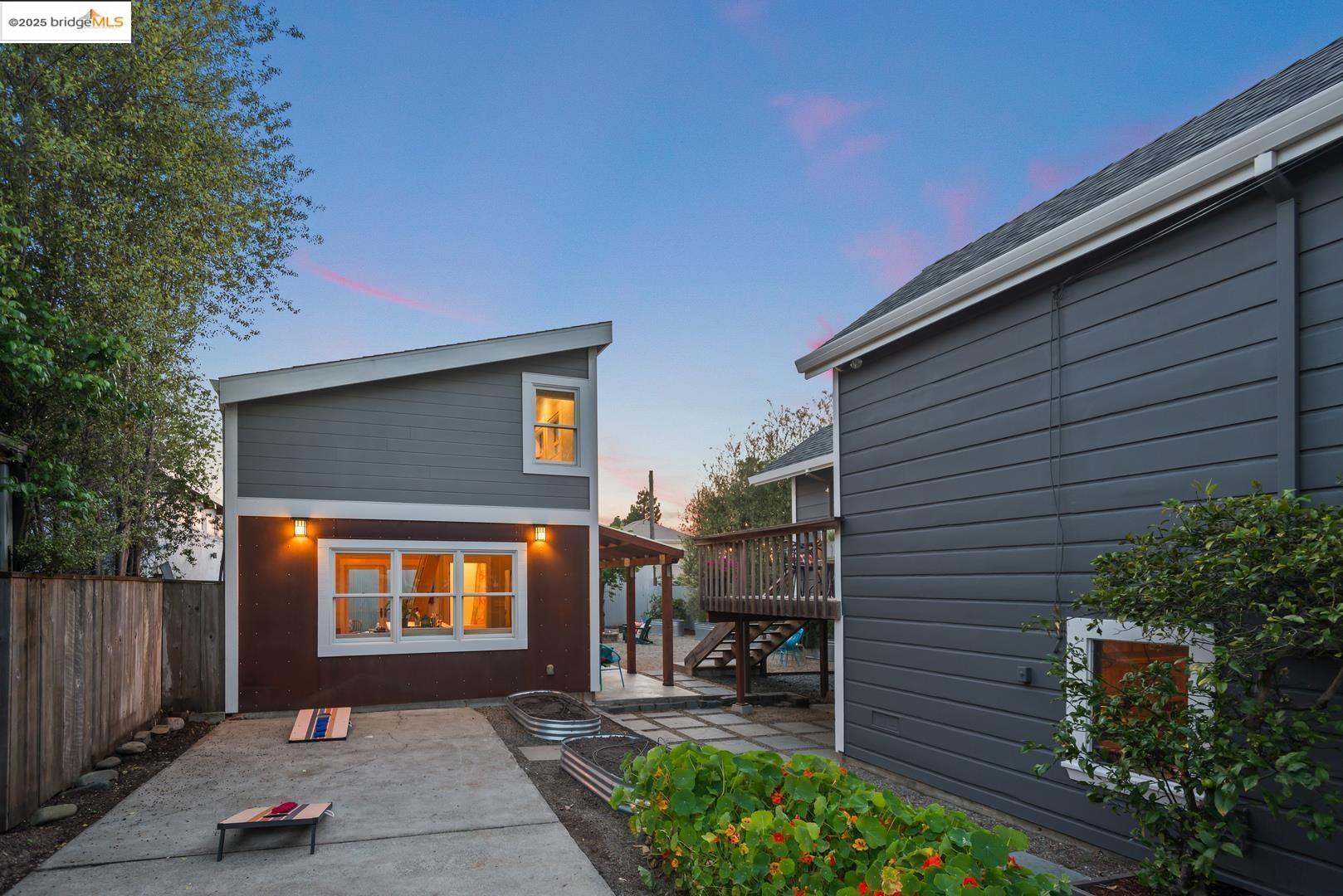 Detail Gallery Image 29 of 38 For 1730 7th St, Berkeley,  CA 94710 - 2 Beds | 1/1 Baths