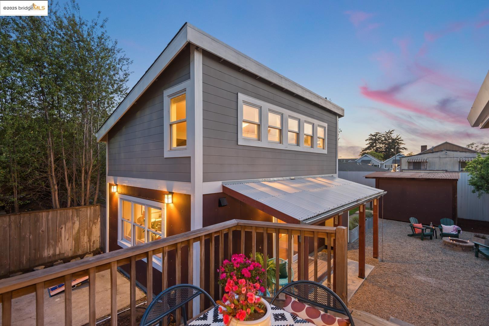 Detail Gallery Image 30 of 38 For 1730 7th St, Berkeley,  CA 94710 - 2 Beds | 1/1 Baths