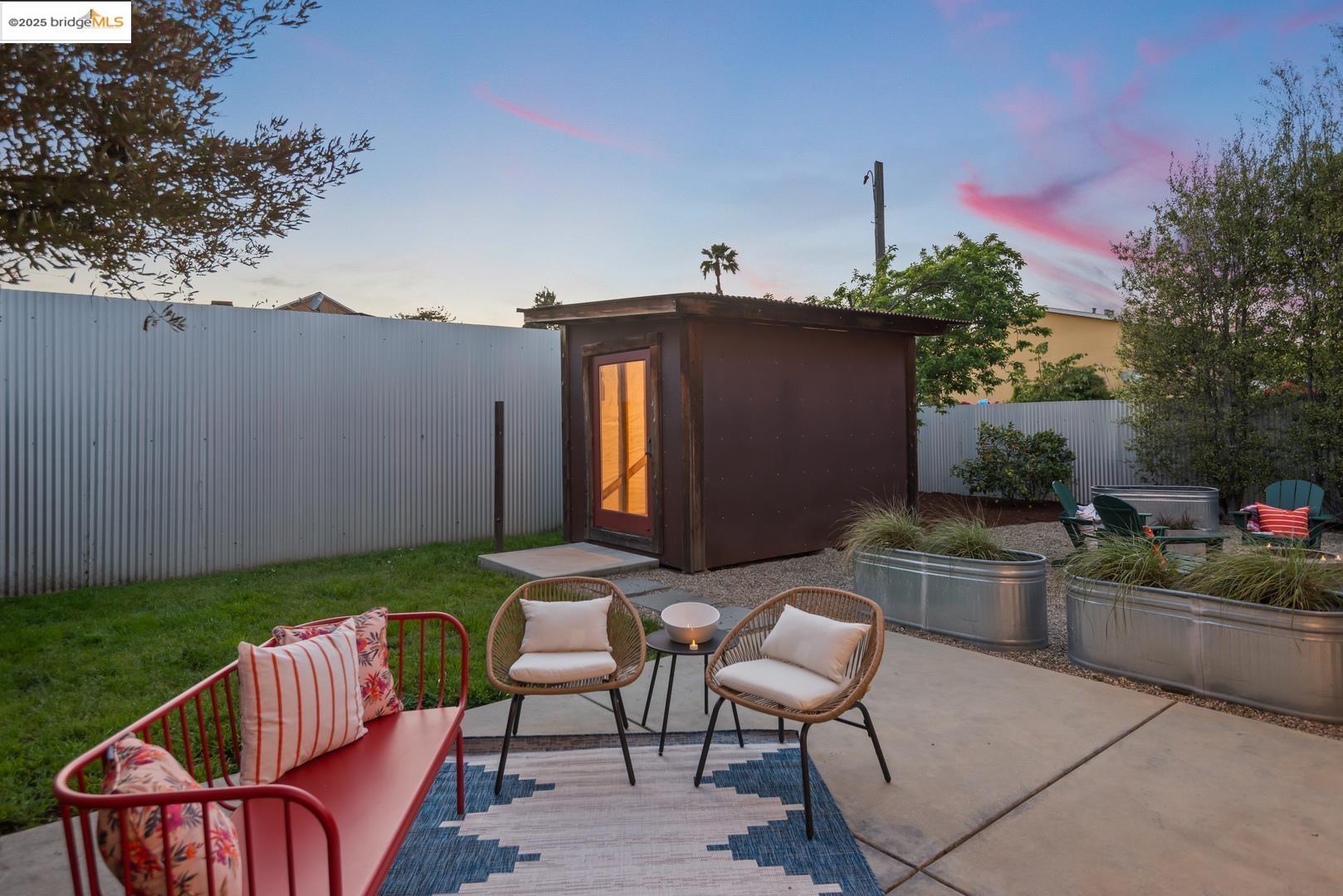 Detail Gallery Image 33 of 38 For 1730 7th St, Berkeley,  CA 94710 - 2 Beds | 1/1 Baths