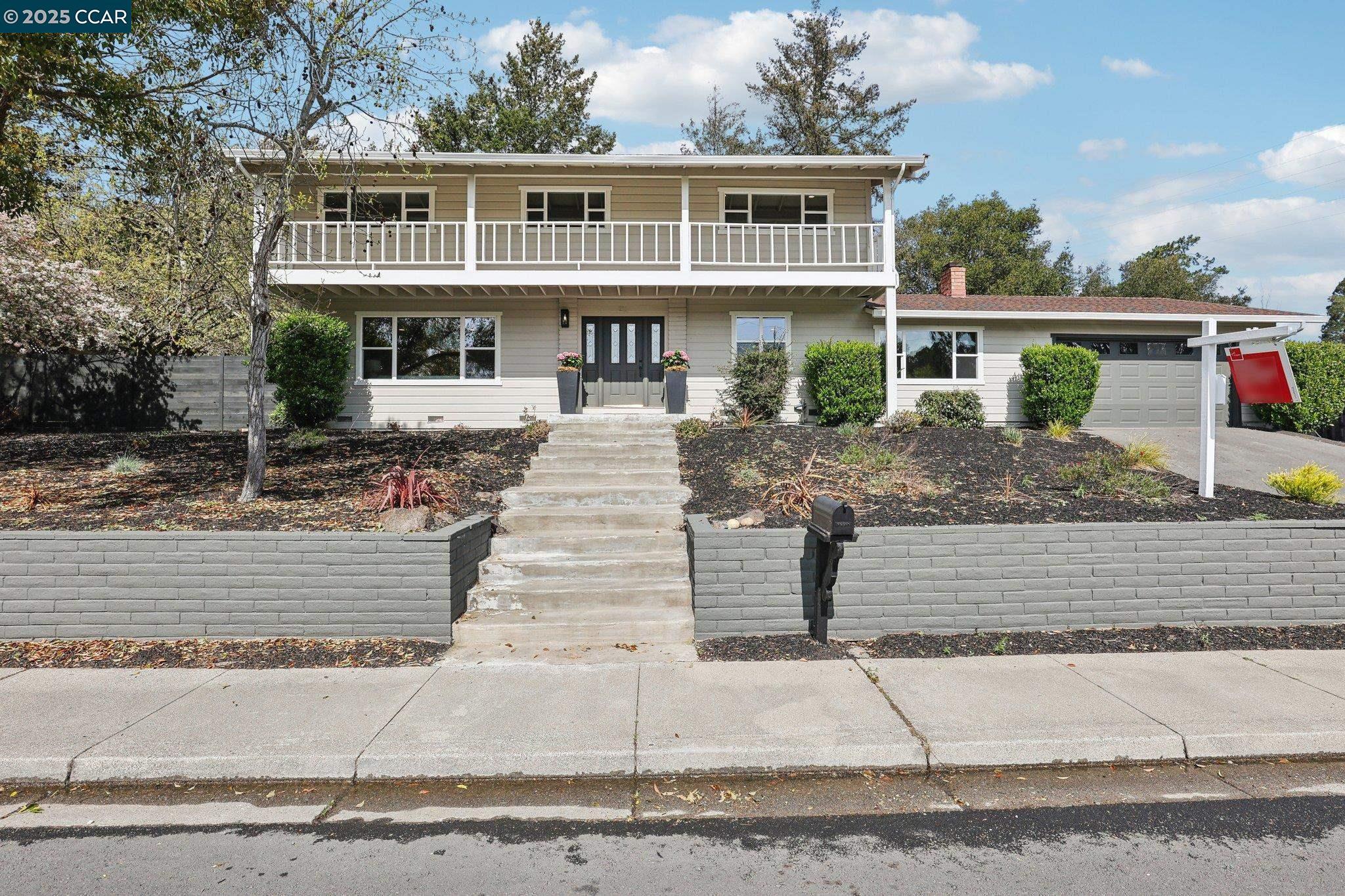 Detail Gallery Image 2 of 60 For 211 Corliss Dr, Moraga,  CA 94556 - 5 Beds | 2/1 Baths