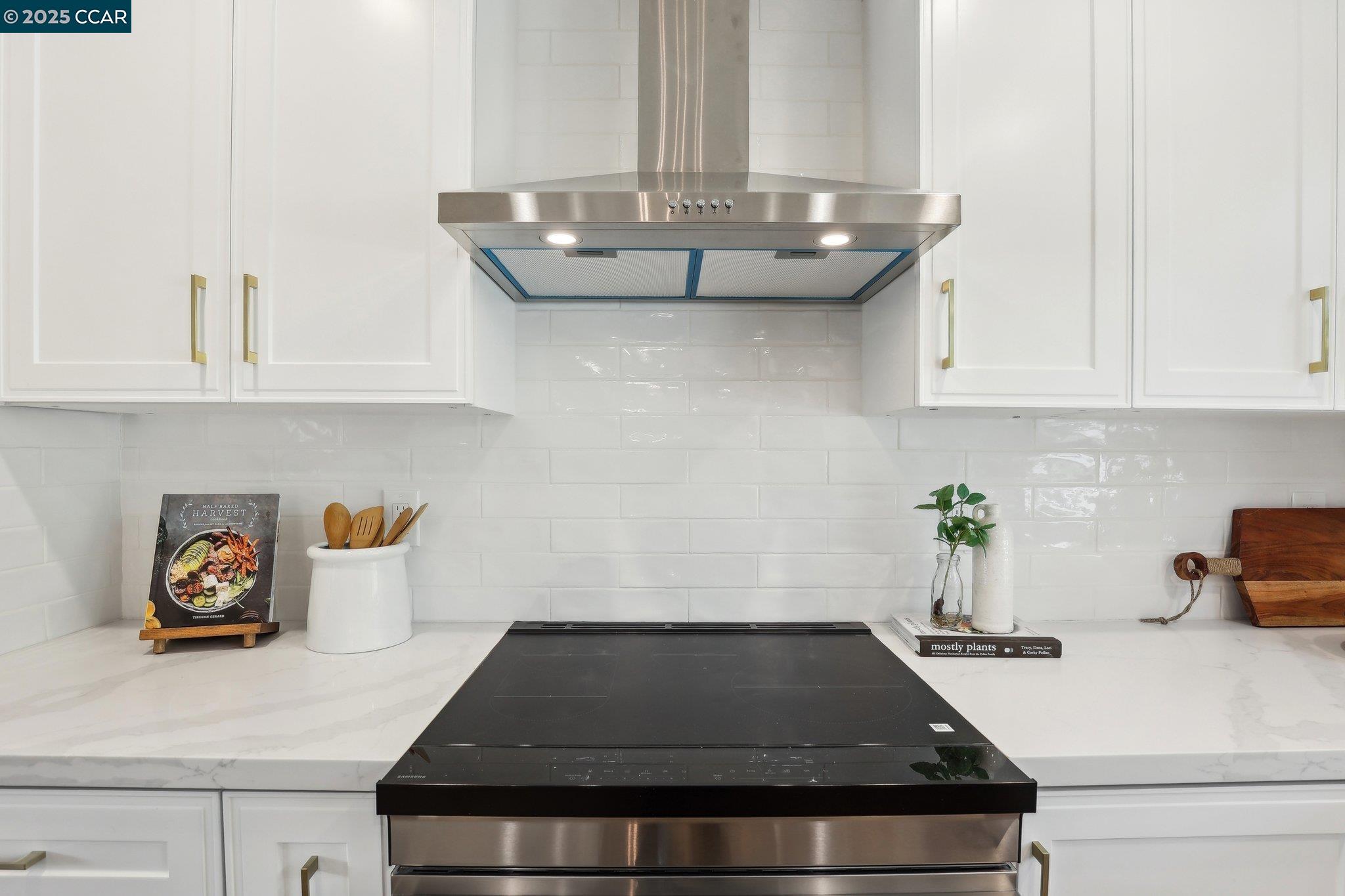 Detail Gallery Image 13 of 60 For 211 Corliss Dr, Moraga,  CA 94556 - 5 Beds | 2/1 Baths