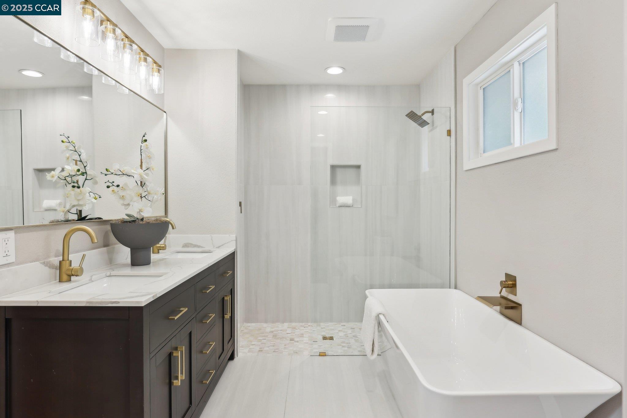 Detail Gallery Image 27 of 60 For 211 Corliss Dr, Moraga,  CA 94556 - 5 Beds | 2/1 Baths