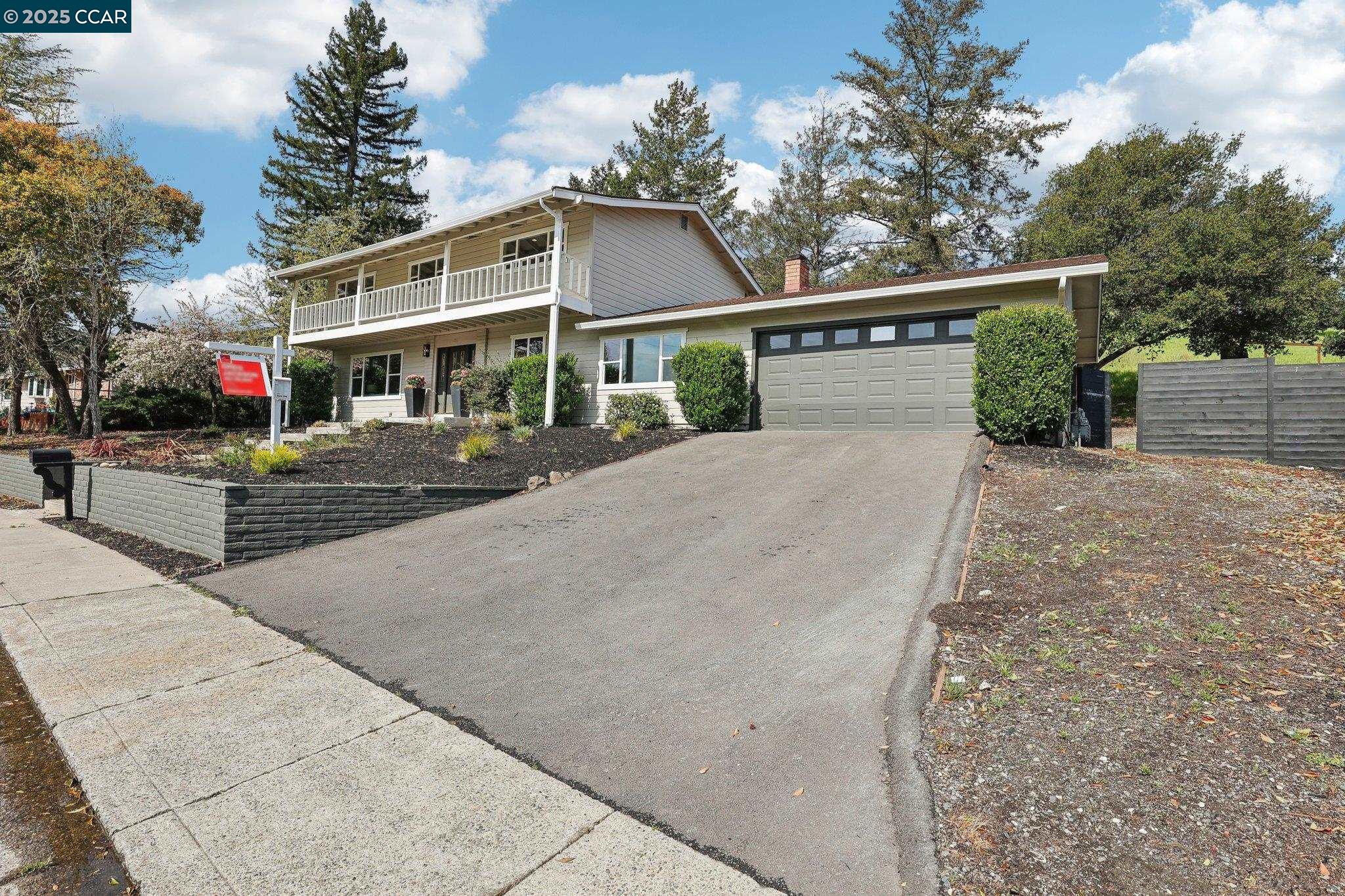 Detail Gallery Image 4 of 60 For 211 Corliss Dr, Moraga,  CA 94556 - 5 Beds | 2/1 Baths