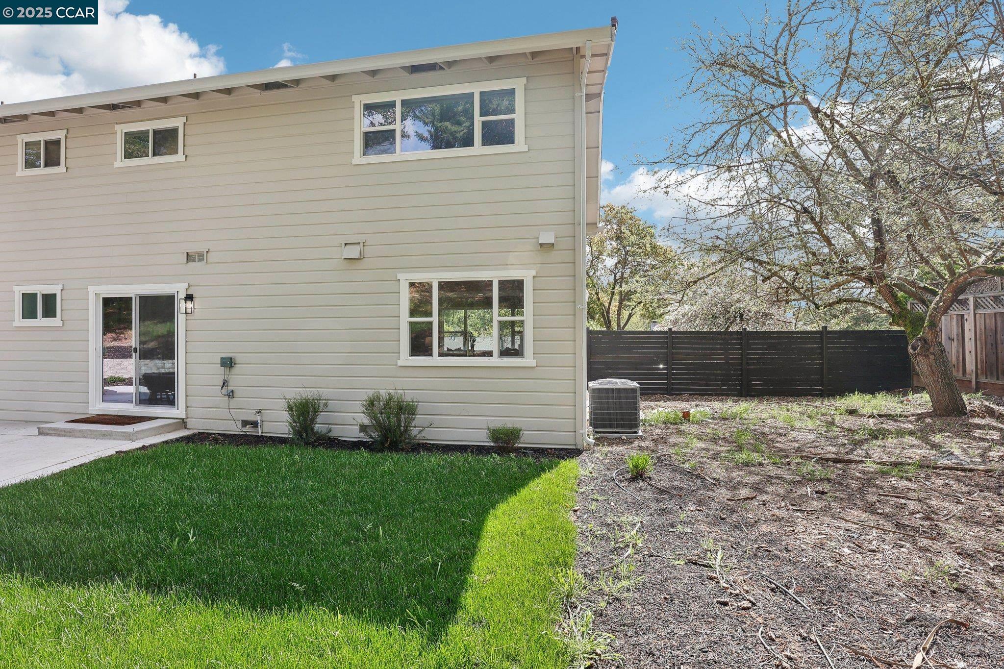 Detail Gallery Image 40 of 60 For 211 Corliss Dr, Moraga,  CA 94556 - 5 Beds | 2/1 Baths