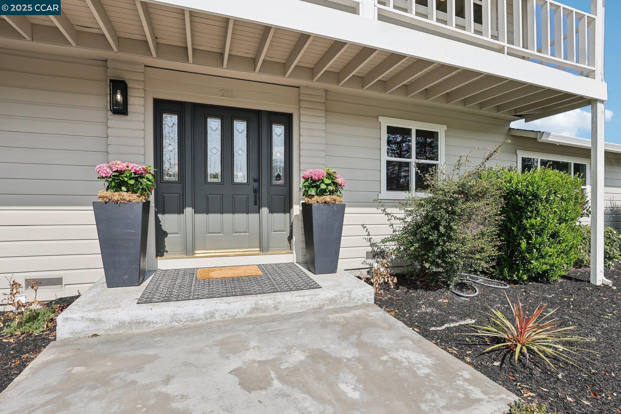 Detail Gallery Image 5 of 60 For 211 Corliss Dr, Moraga,  CA 94556 - 5 Beds | 2/1 Baths