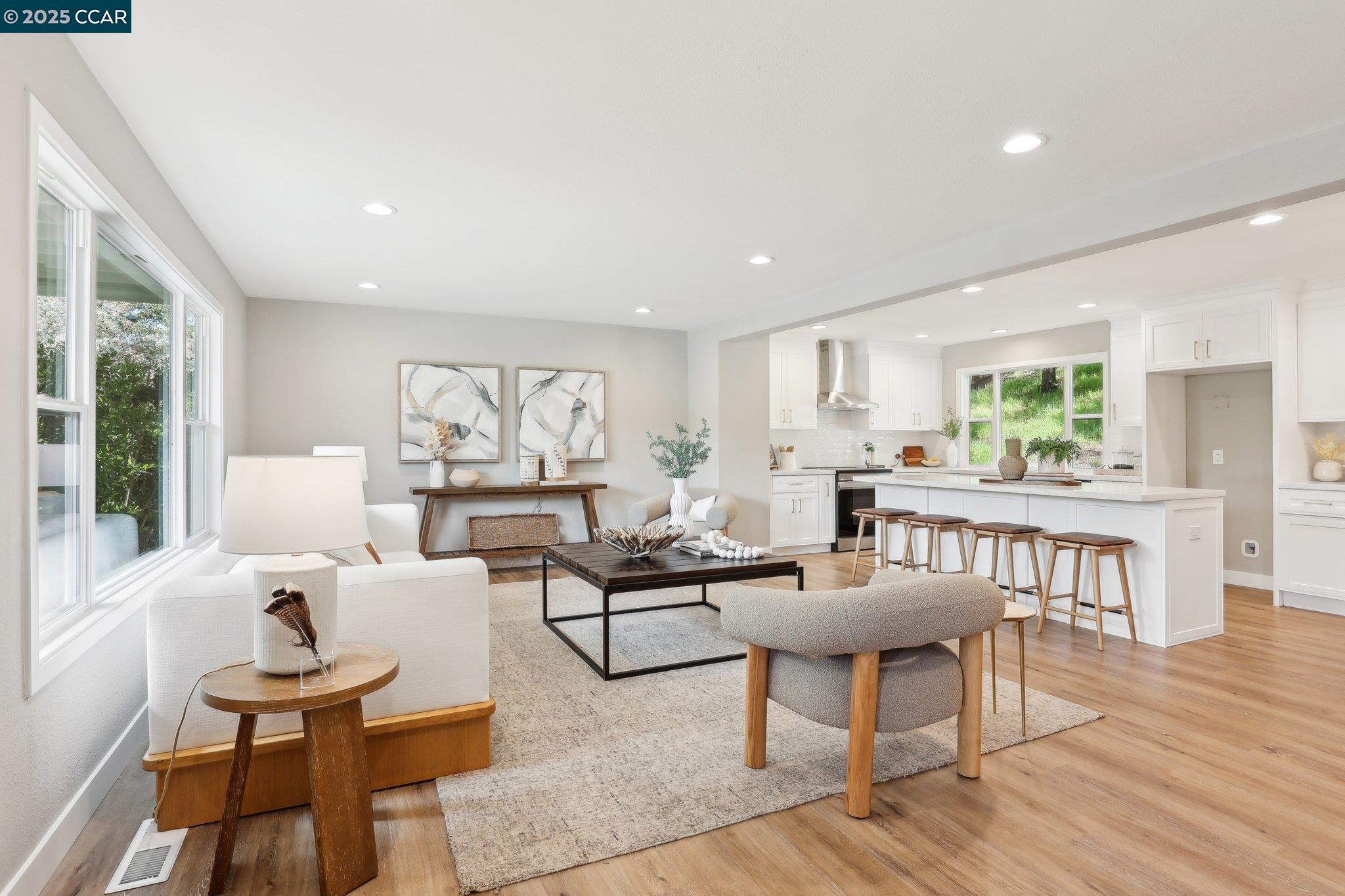 Detail Gallery Image 7 of 60 For 211 Corliss Dr, Moraga,  CA 94556 - 5 Beds | 2/1 Baths