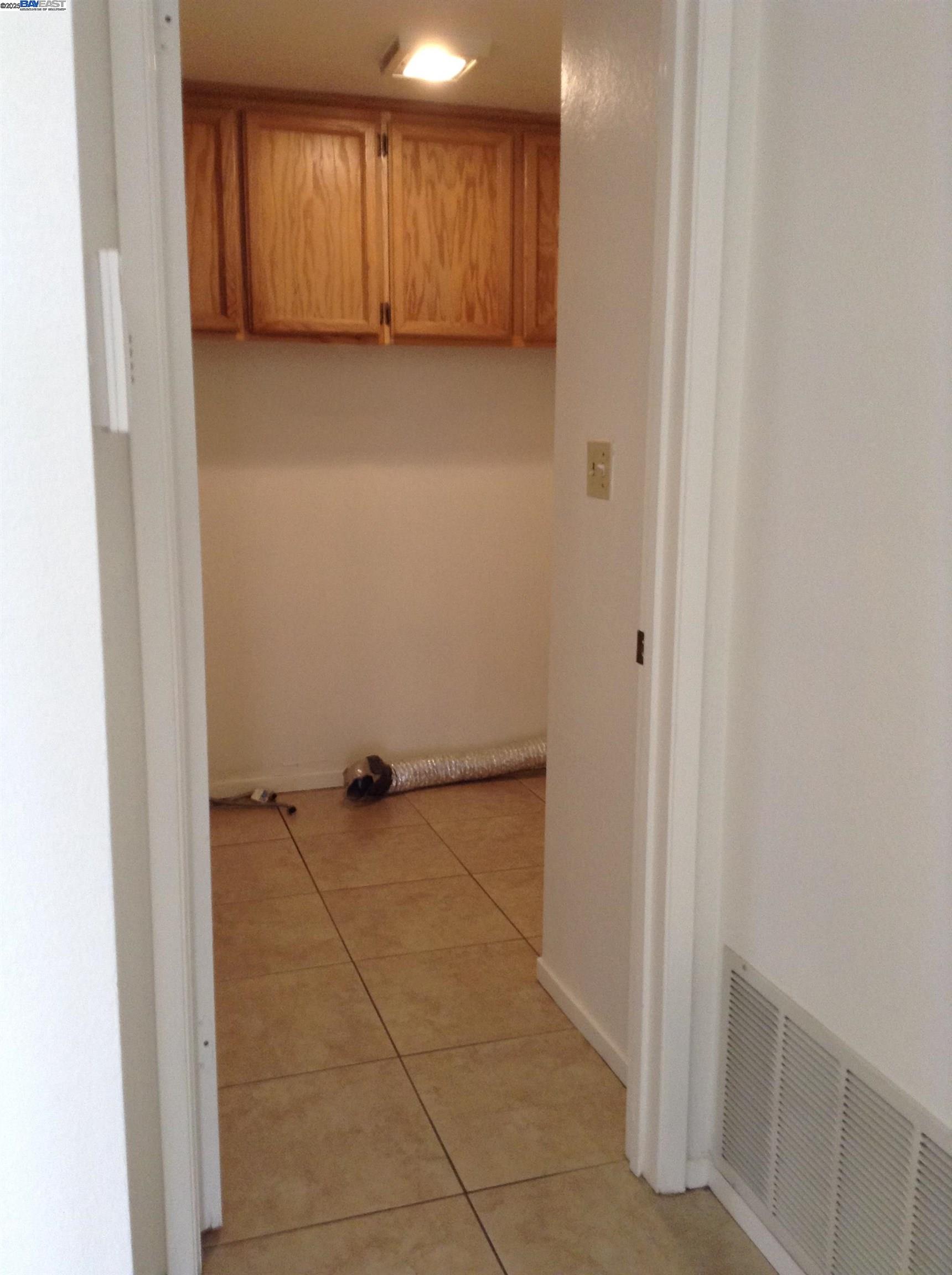Detail Gallery Image 11 of 35 For 149 Pelican Loop, Pittsburg,  CA 94565 - 3 Beds | 2/1 Baths