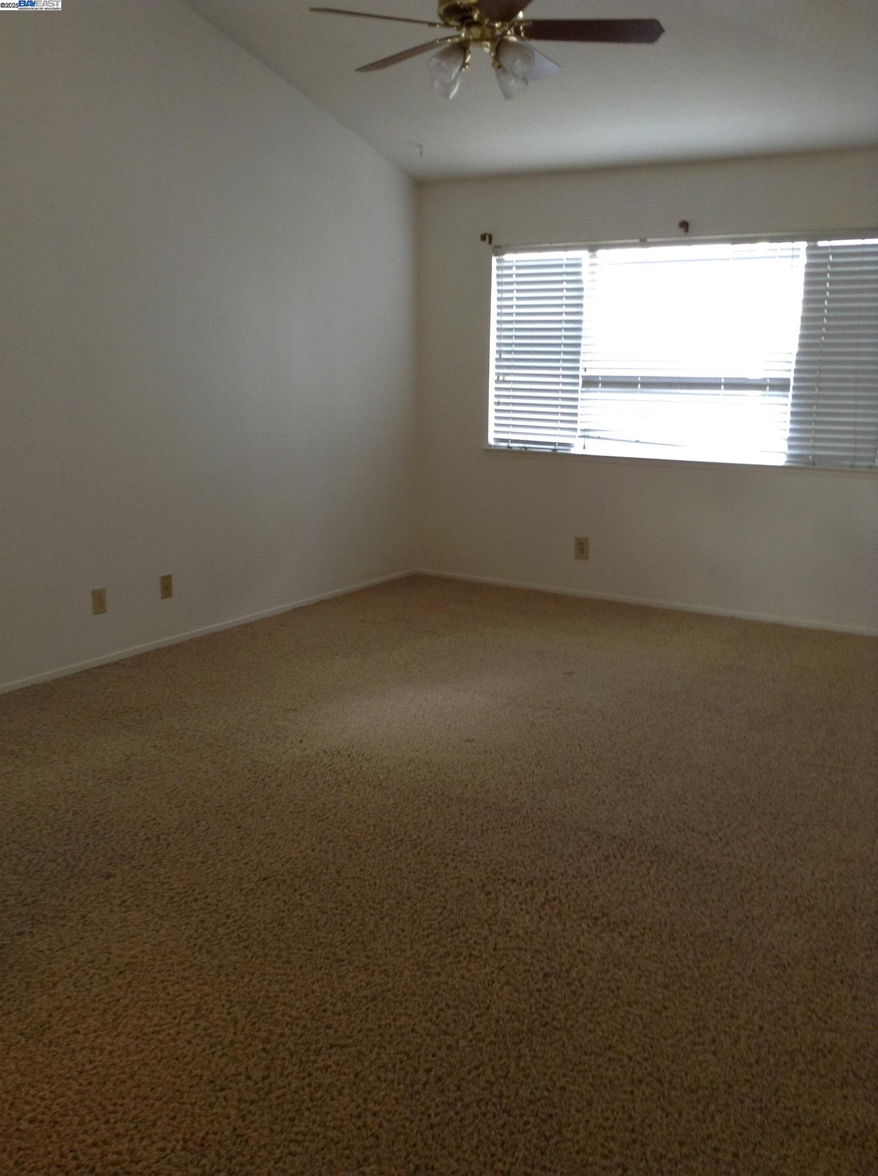 Detail Gallery Image 14 of 35 For 149 Pelican Loop, Pittsburg,  CA 94565 - 3 Beds | 2/1 Baths