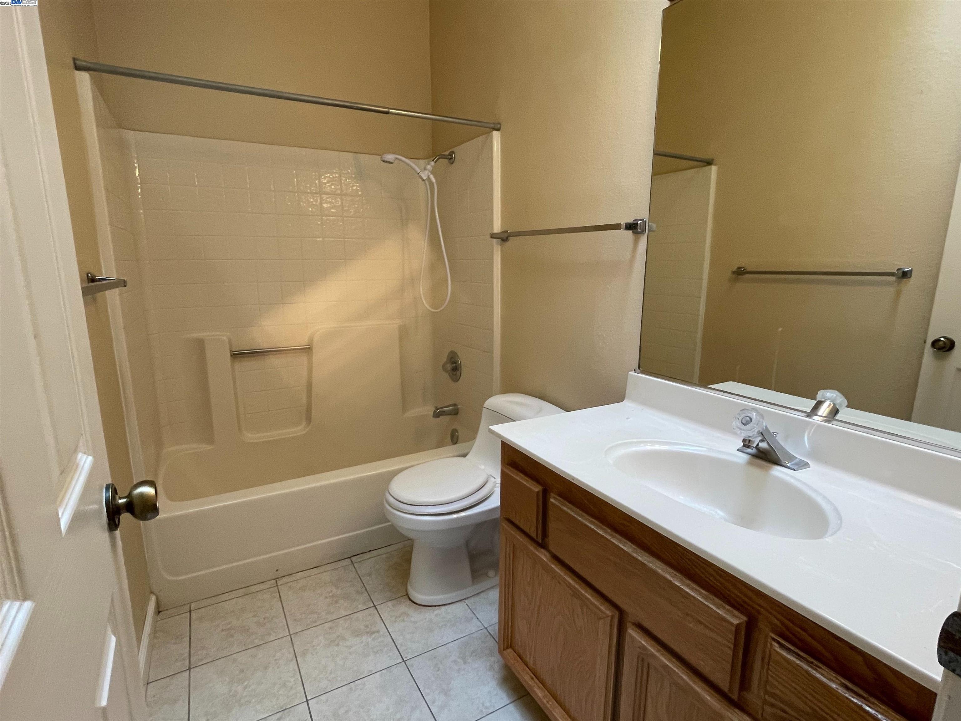 Detail Gallery Image 16 of 35 For 149 Pelican Loop, Pittsburg,  CA 94565 - 3 Beds | 2/1 Baths