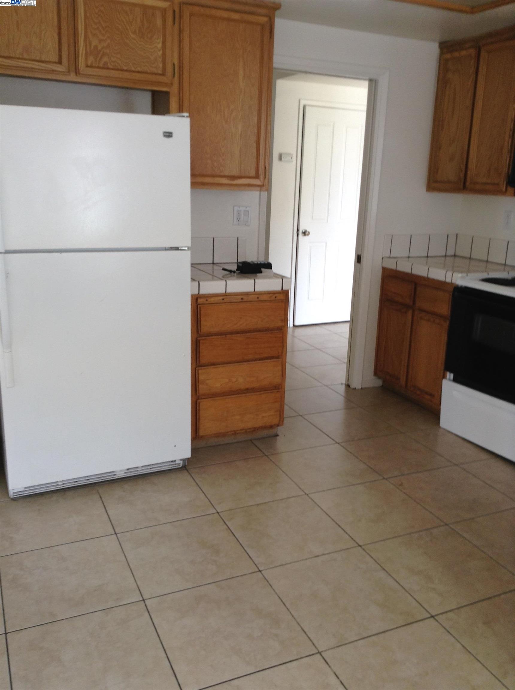 Detail Gallery Image 5 of 35 For 149 Pelican Loop, Pittsburg,  CA 94565 - 3 Beds | 2/1 Baths