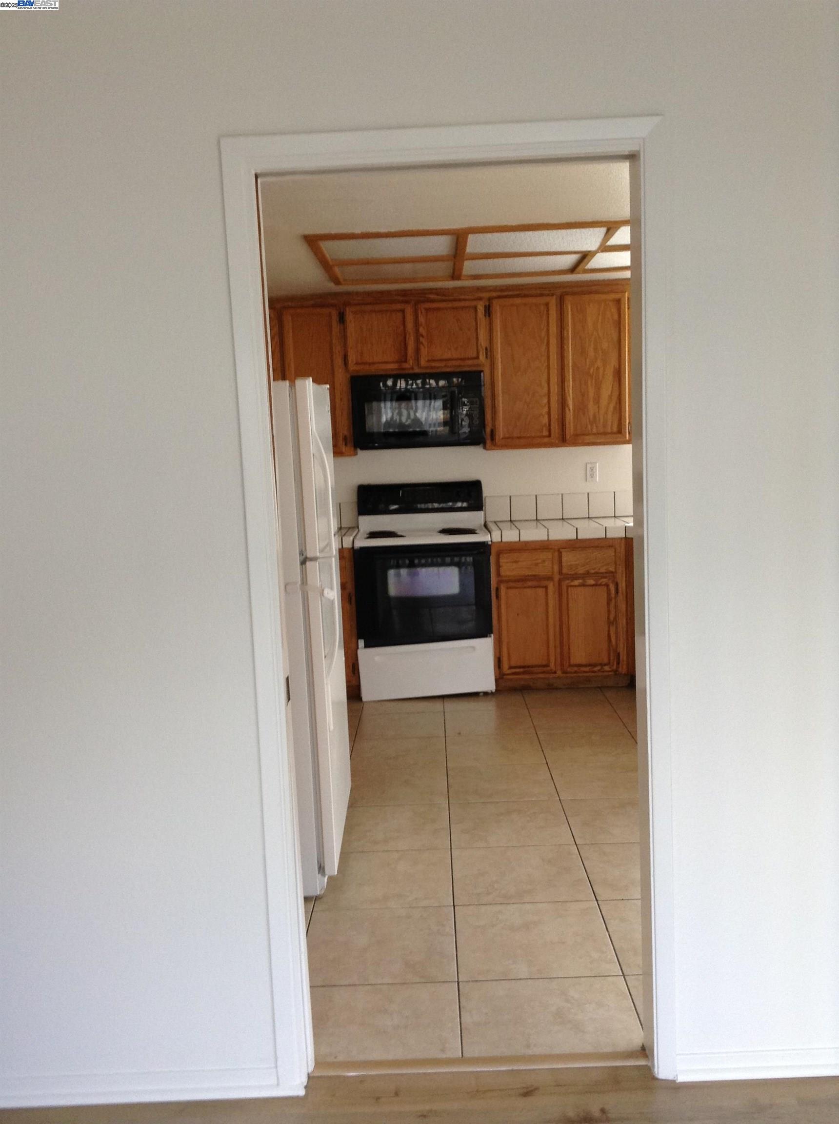 Detail Gallery Image 7 of 35 For 149 Pelican Loop, Pittsburg,  CA 94565 - 3 Beds | 2/1 Baths