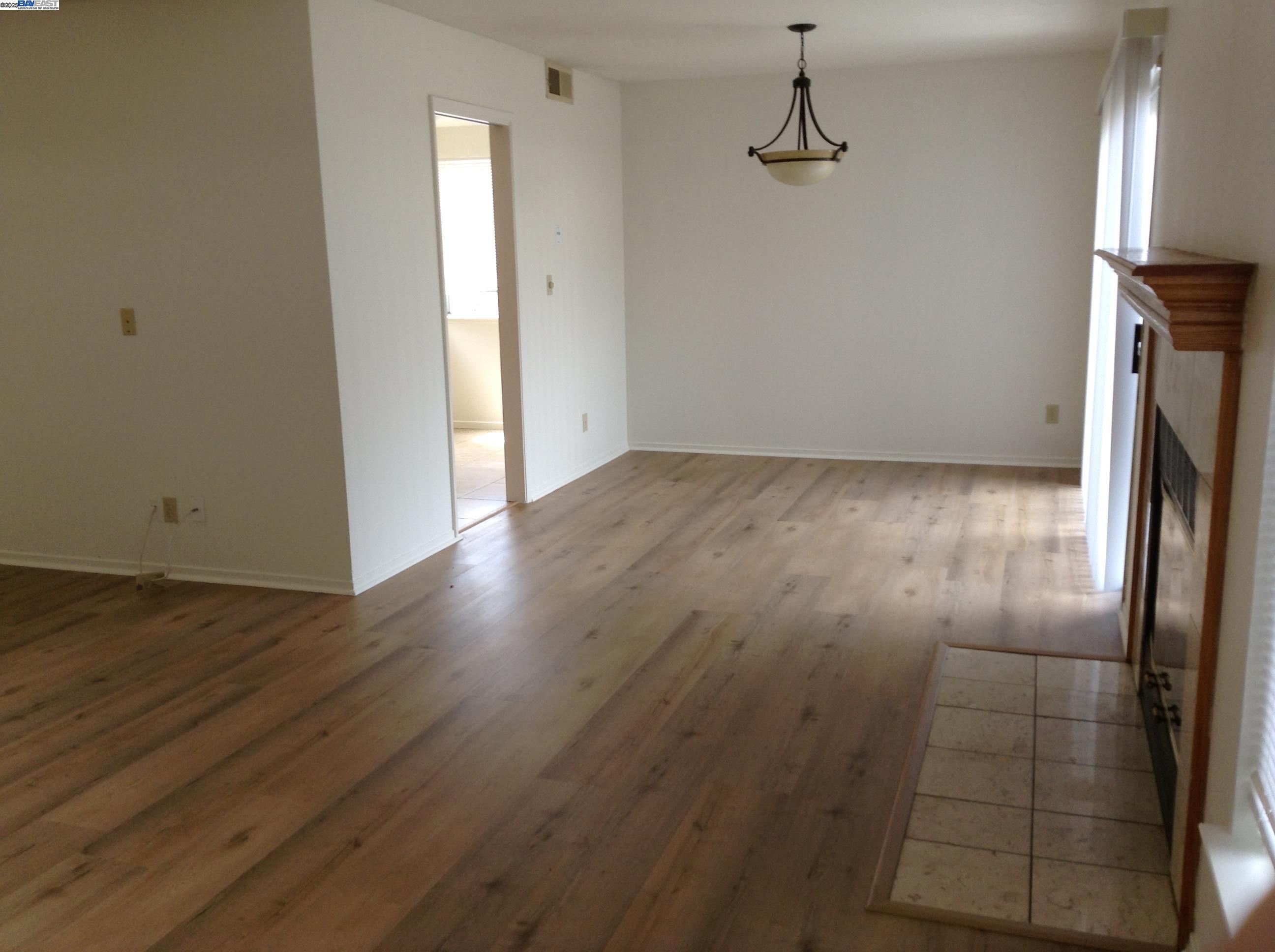 Detail Gallery Image 9 of 35 For 149 Pelican Loop, Pittsburg,  CA 94565 - 3 Beds | 2/1 Baths