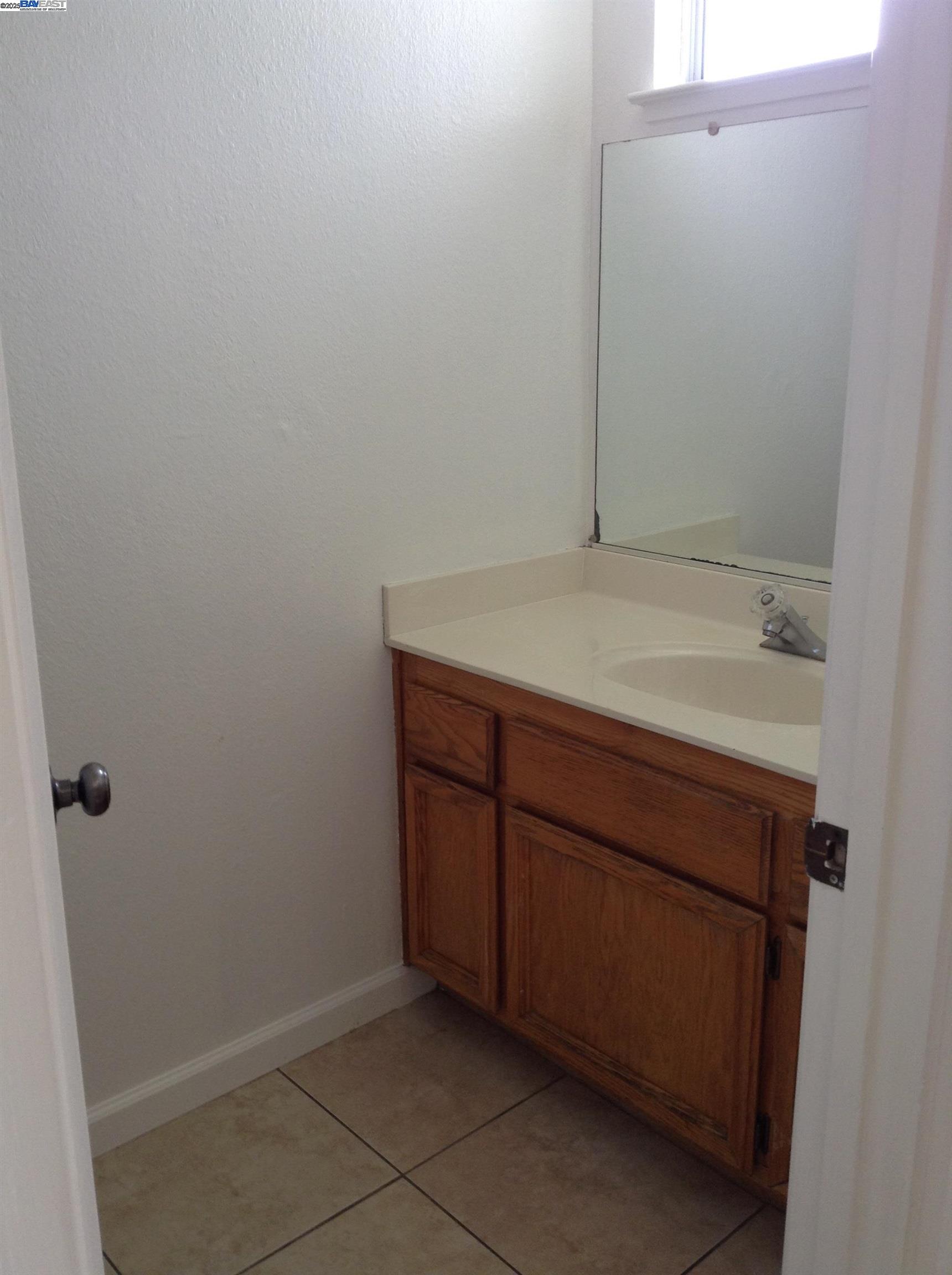 Detail Gallery Image 10 of 35 For 149 Pelican Loop, Pittsburg,  CA 94565 - 3 Beds | 2/1 Baths