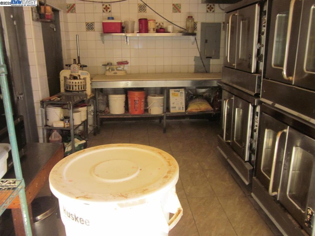Detail Gallery Image 6 of 14 For 9639 International Blvd, Oakland,  CA 94603 - – Beds | – Baths