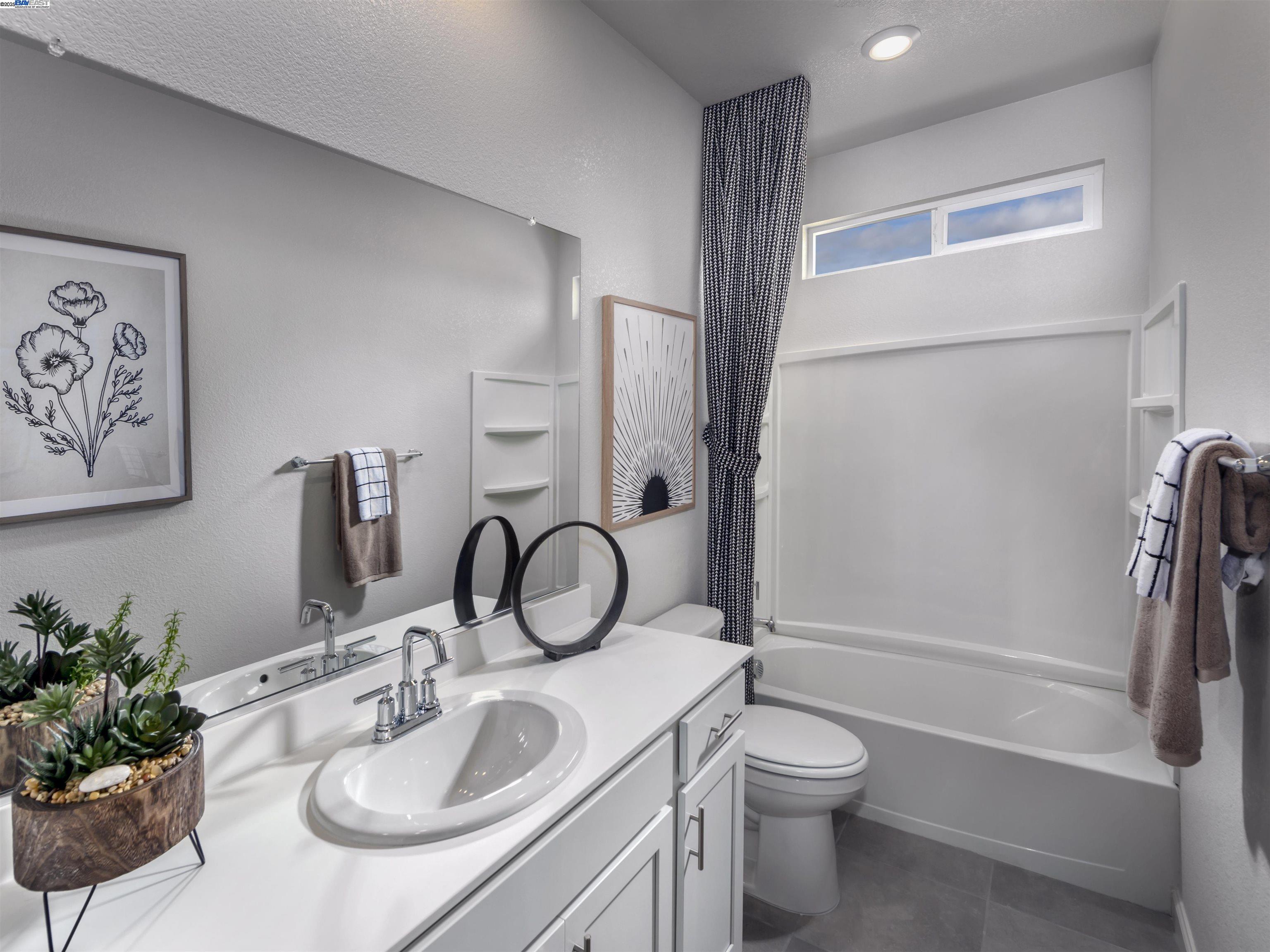 Detail Gallery Image 7 of 14 For 2877 Newhalen St, Manteca,  CA 95337 - 4 Beds | 3 Baths