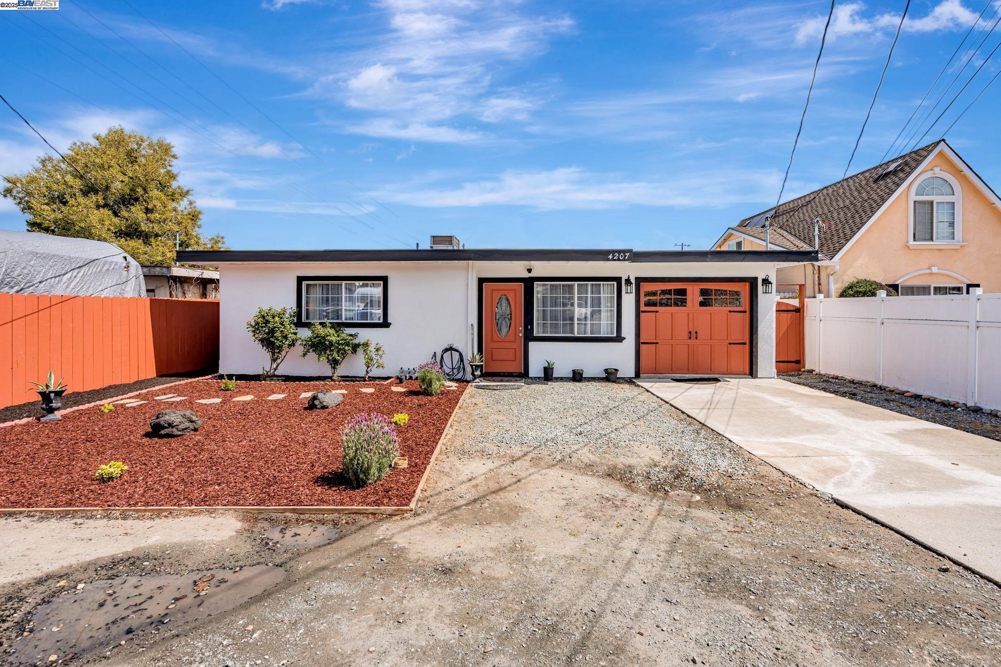 Detail Gallery Image 1 of 1 For 4207 Valley, Martinez,  CA 94553 - 3 Beds | 2 Baths