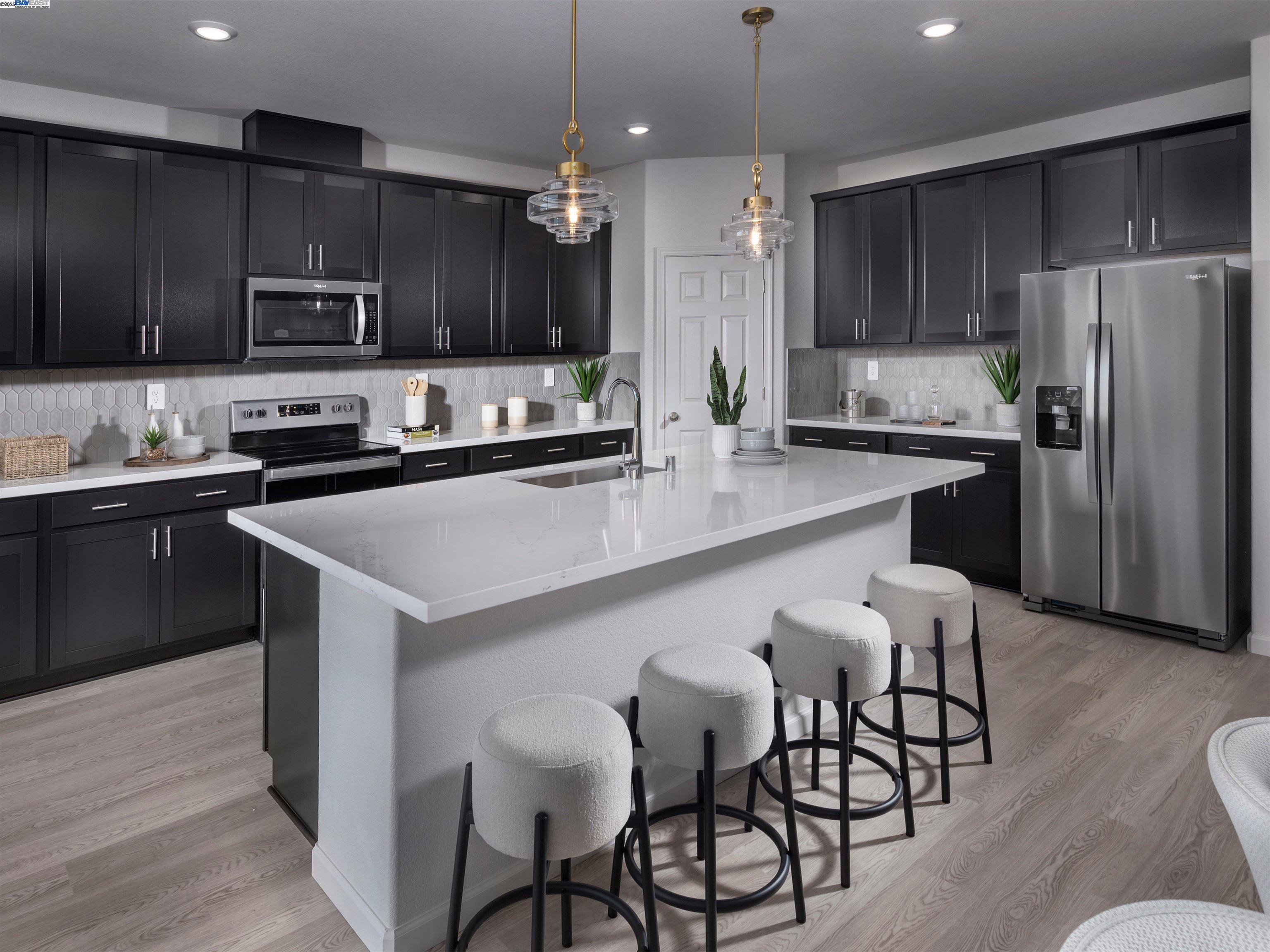 Detail Gallery Image 3 of 16 For 1660 Eagle River Av, Manteca,  CA 95337 - 5 Beds | 3/1 Baths