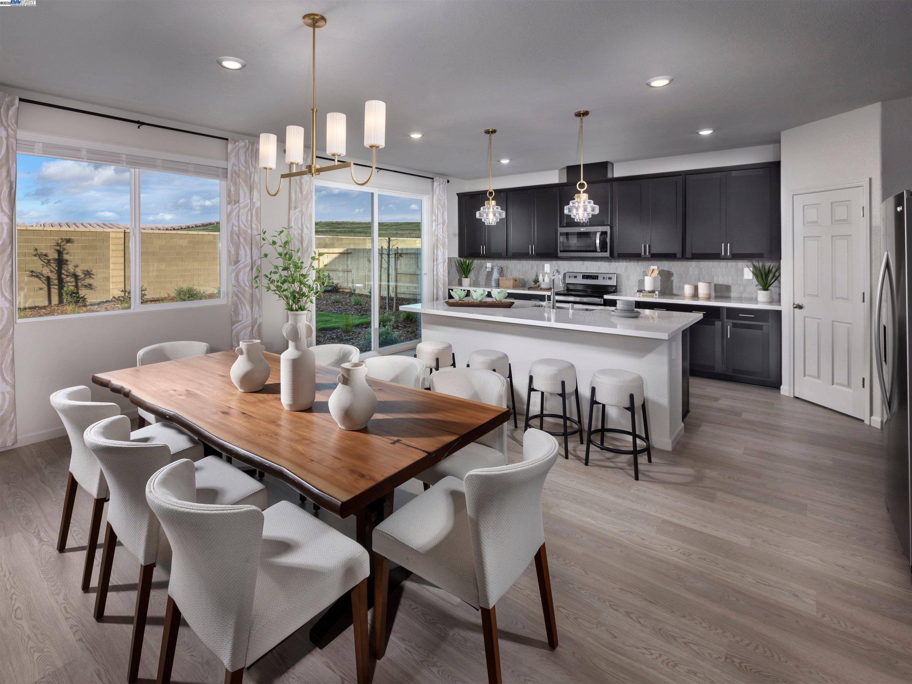 Detail Gallery Image 5 of 16 For 1660 Eagle River Av, Manteca,  CA 95337 - 5 Beds | 3/1 Baths