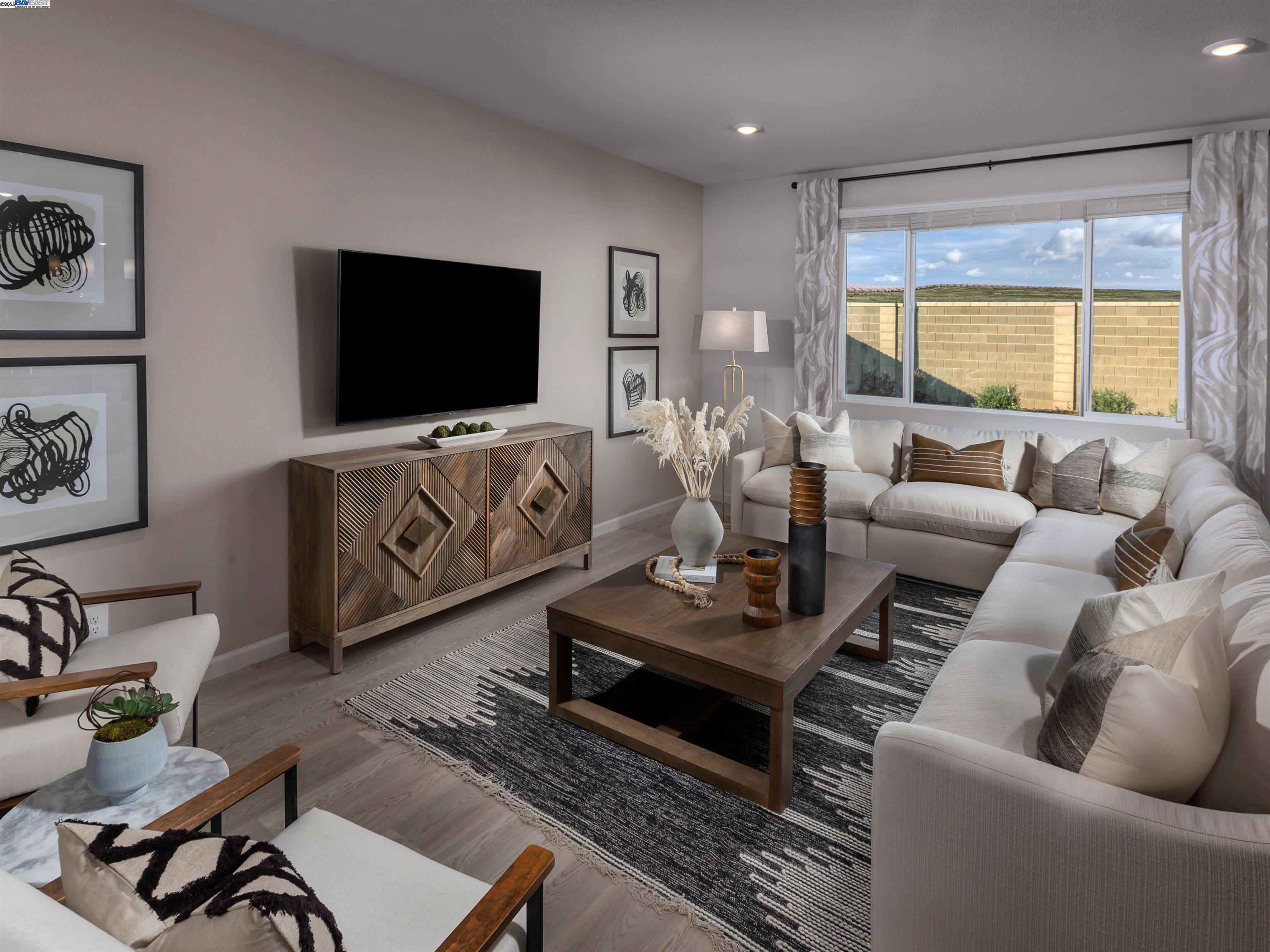 Detail Gallery Image 6 of 16 For 1660 Eagle River Av, Manteca,  CA 95337 - 5 Beds | 3/1 Baths