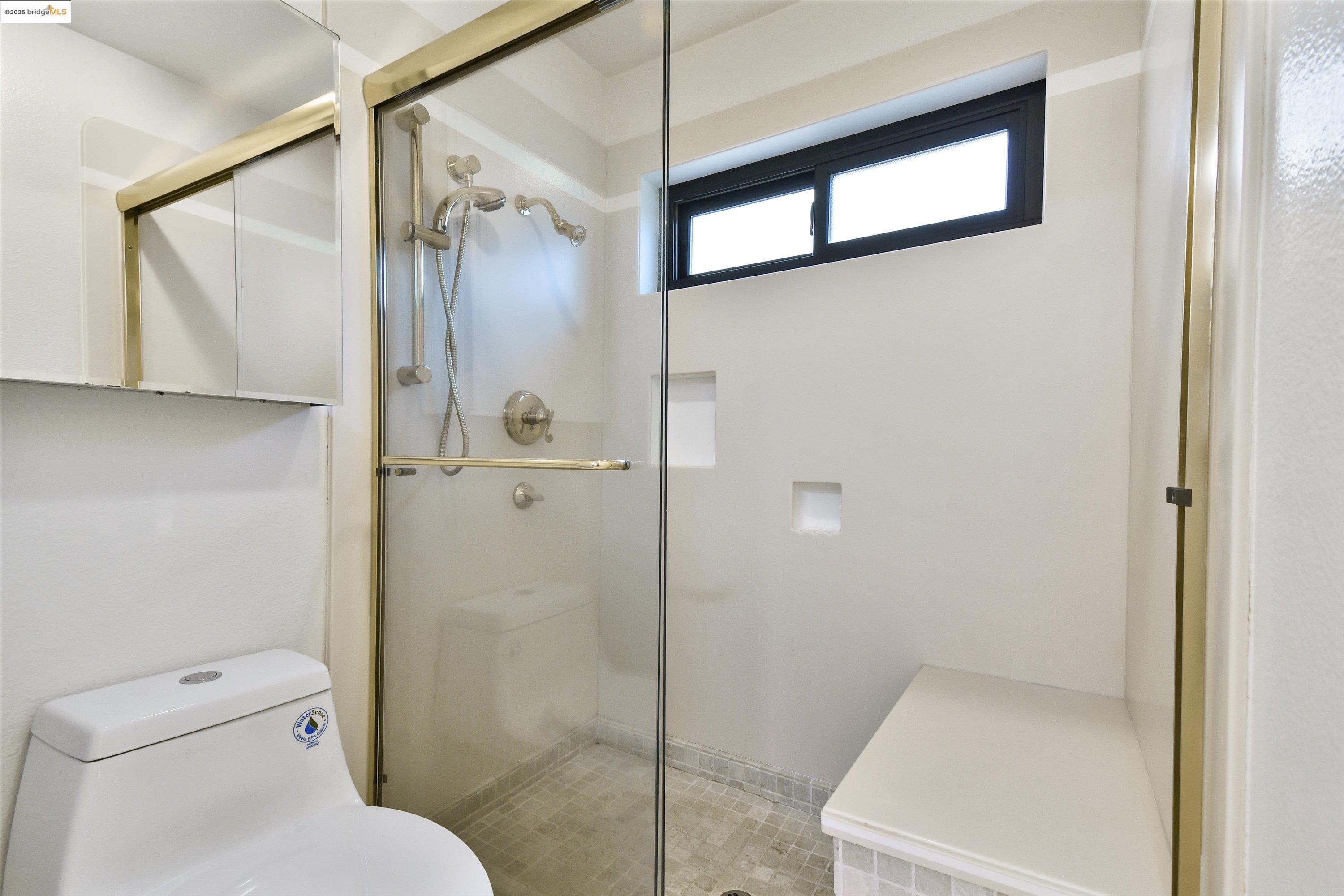 Detail Gallery Image 12 of 42 For 805 Red Leaf Court #805,  San Francisco,  CA 94134 - 3 Beds | 2 Baths
