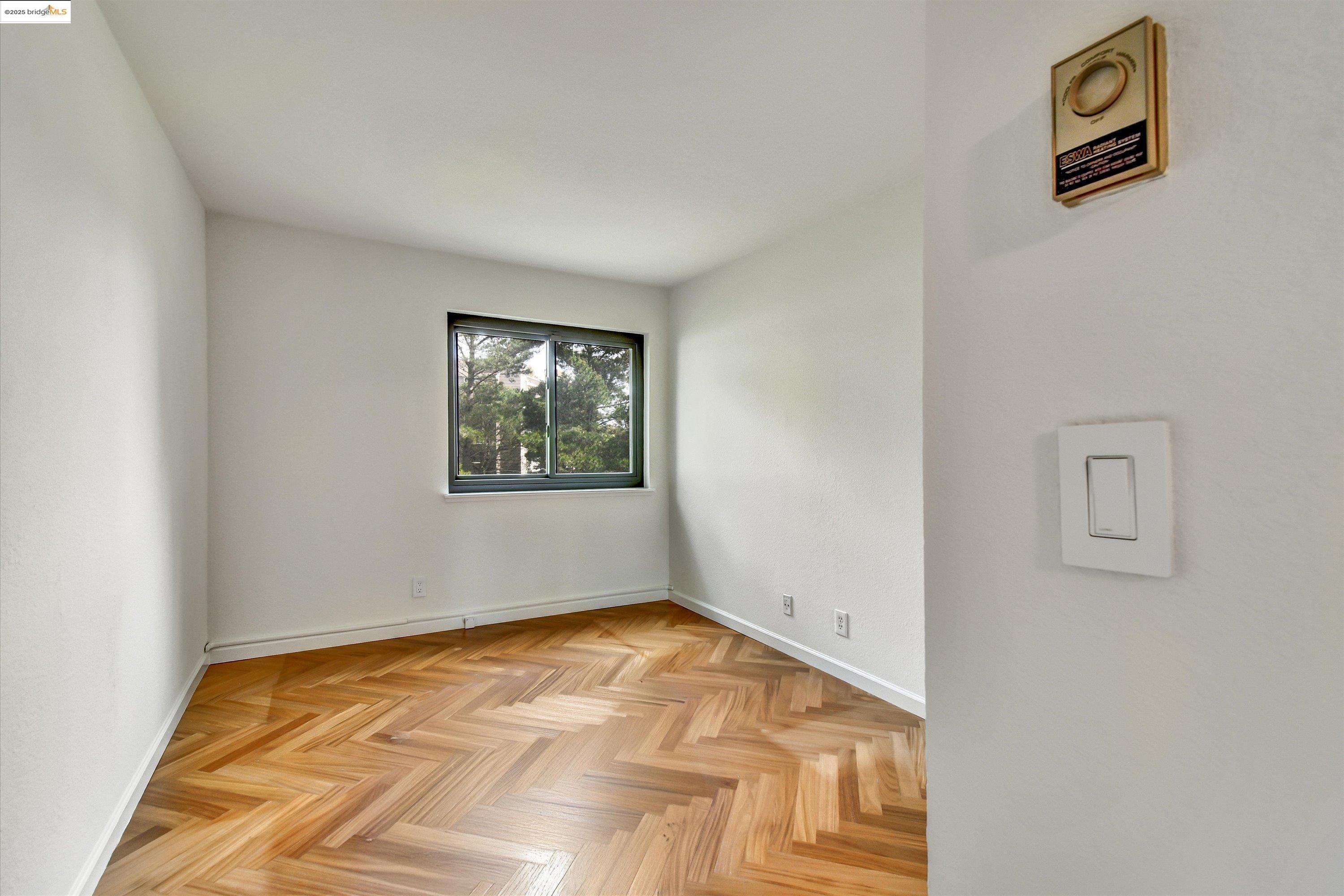 Detail Gallery Image 13 of 42 For 805 Red Leaf Court #805,  San Francisco,  CA 94134 - 3 Beds | 2 Baths