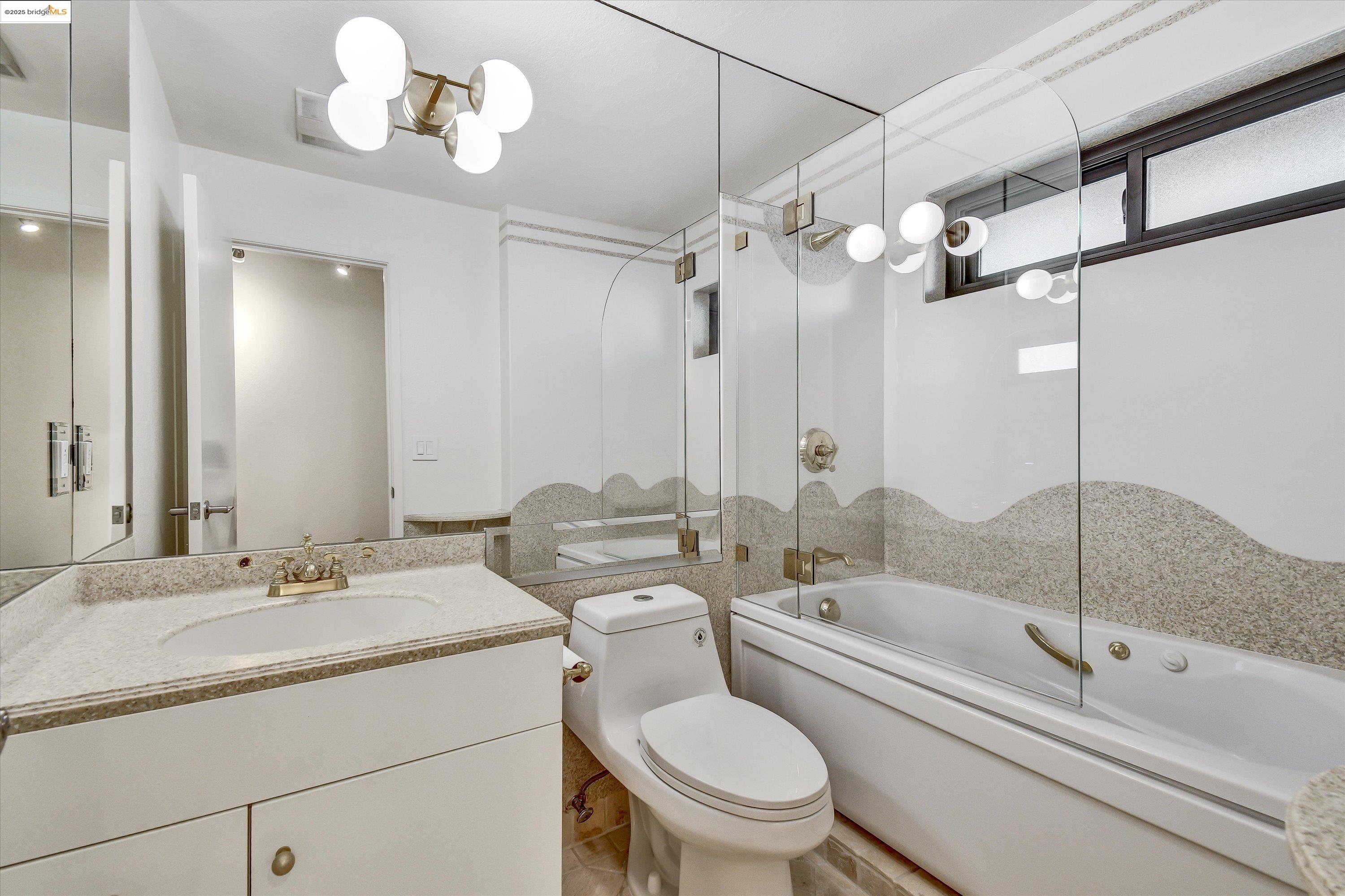 Detail Gallery Image 17 of 42 For 805 Red Leaf Court #805,  San Francisco,  CA 94134 - 3 Beds | 2 Baths