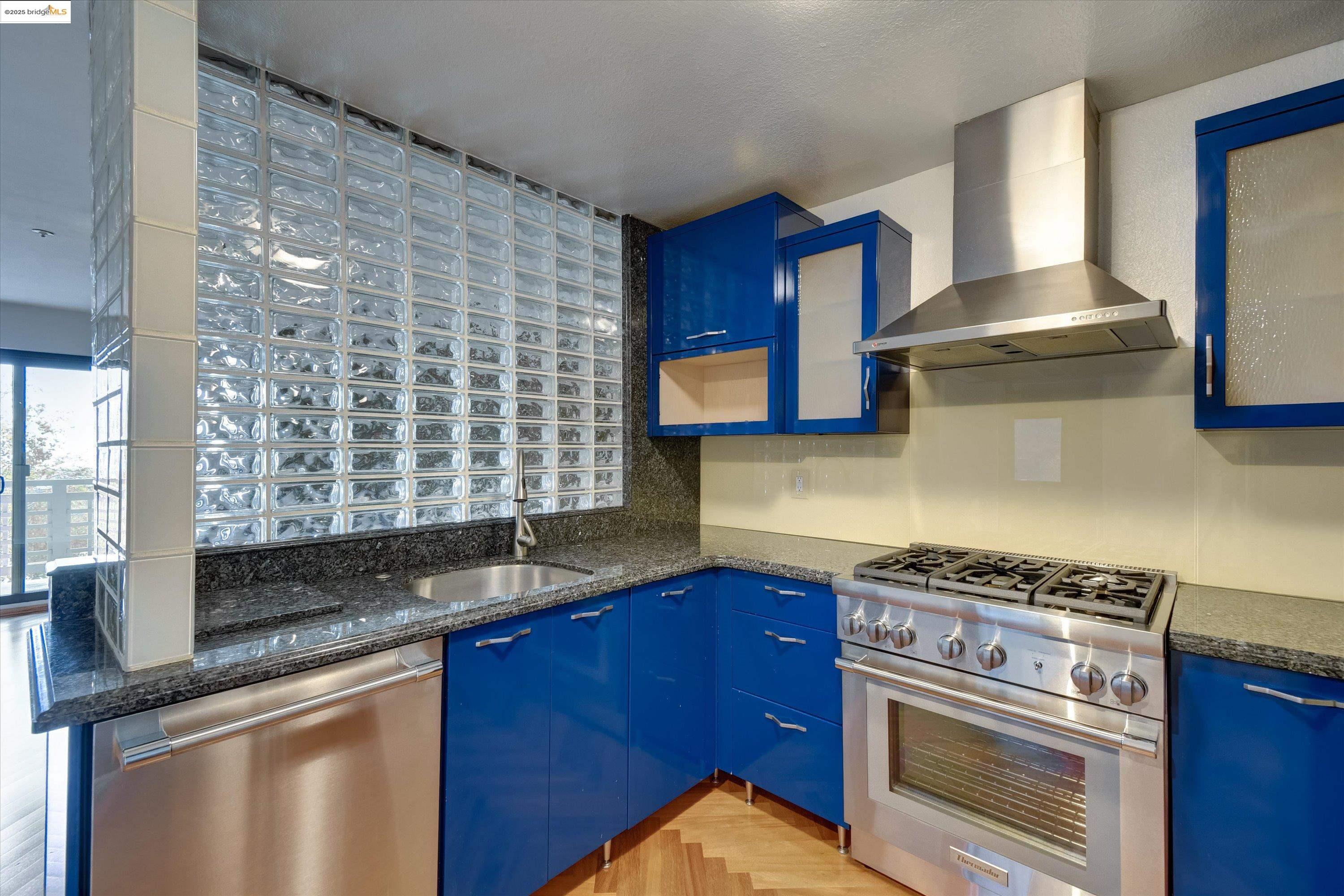 Detail Gallery Image 24 of 42 For 805 Red Leaf Court #805,  San Francisco,  CA 94134 - 3 Beds | 2 Baths