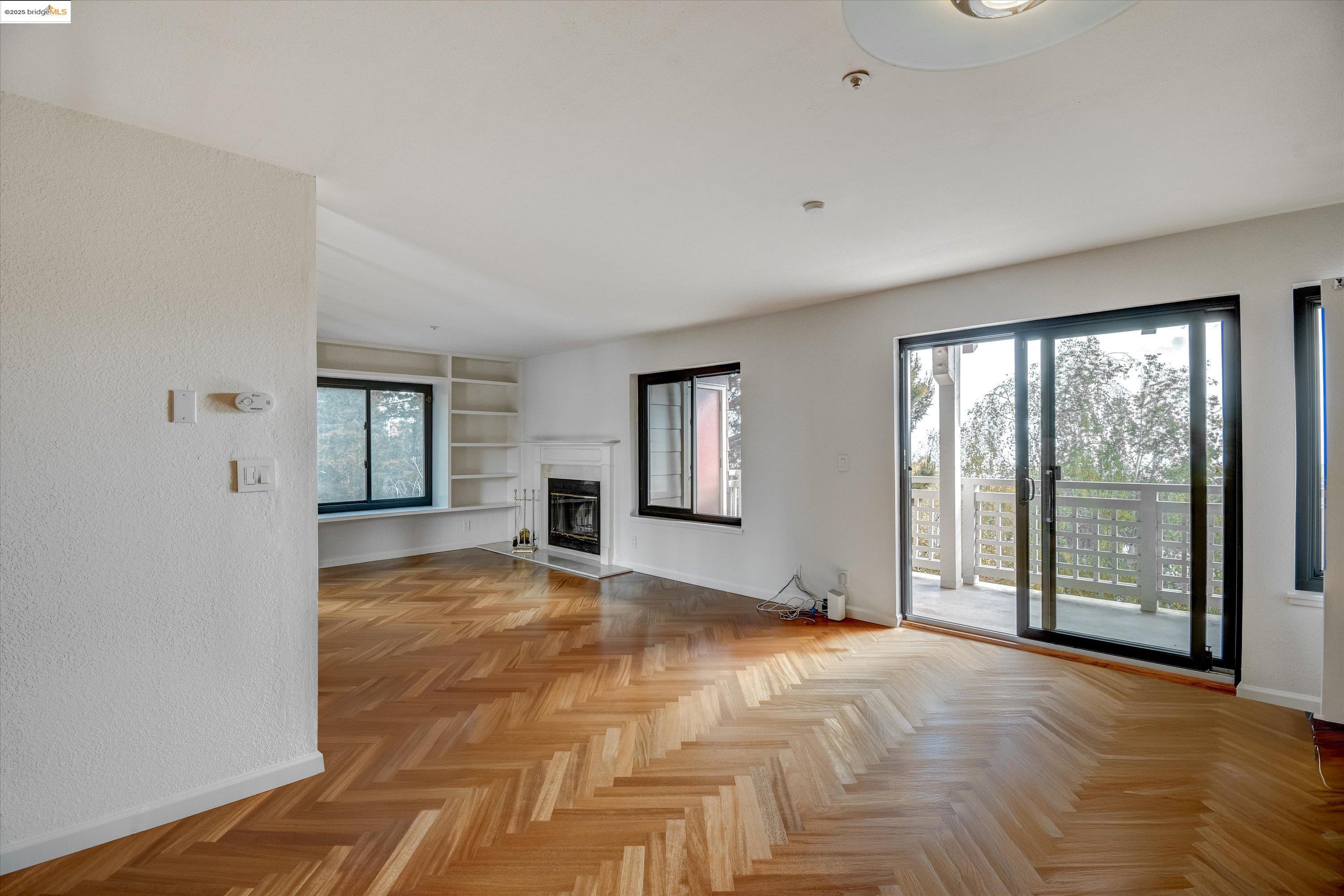 Detail Gallery Image 30 of 42 For 805 Red Leaf Court #805,  San Francisco,  CA 94134 - 3 Beds | 2 Baths