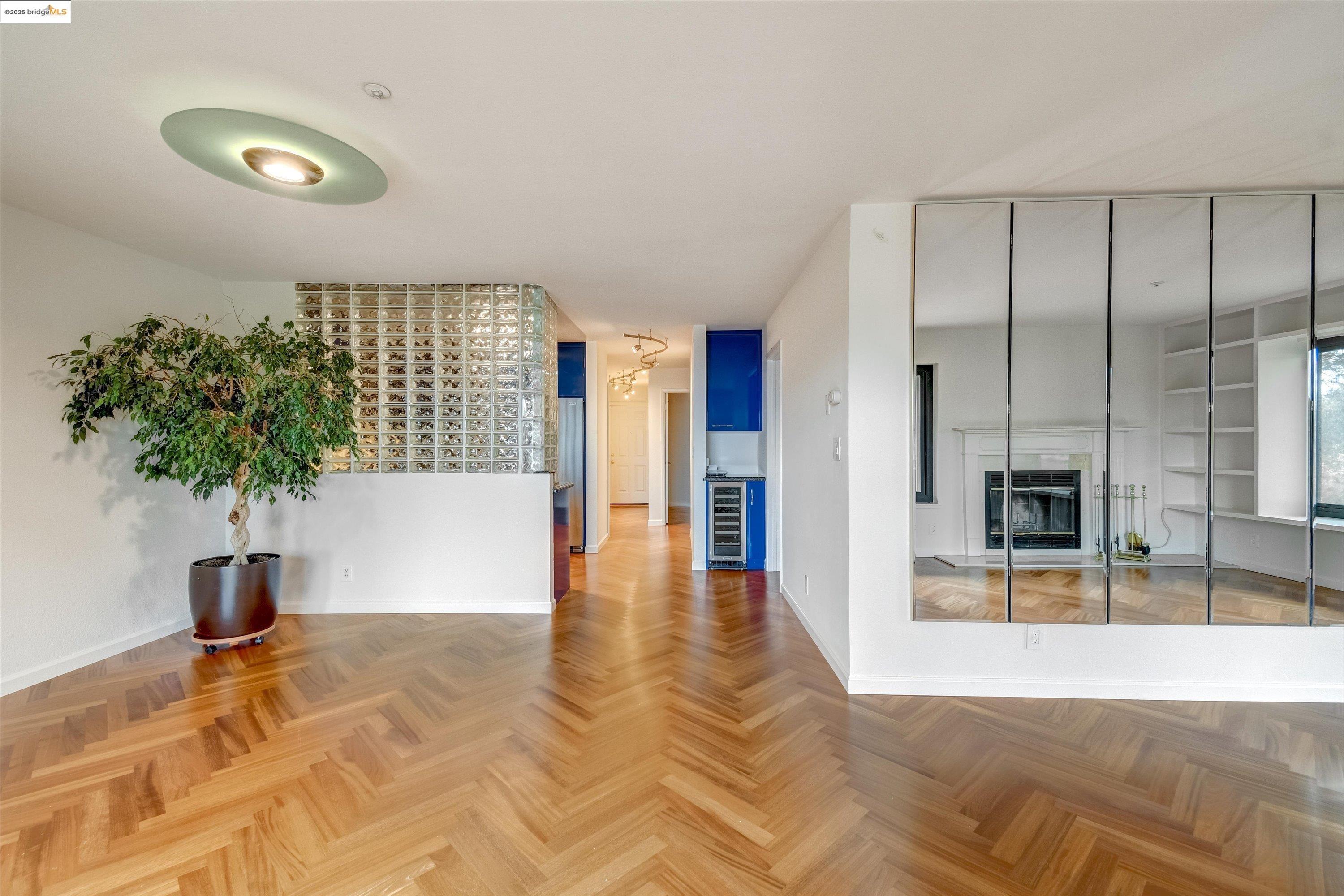 Detail Gallery Image 36 of 42 For 805 Red Leaf Court #805,  San Francisco,  CA 94134 - 3 Beds | 2 Baths