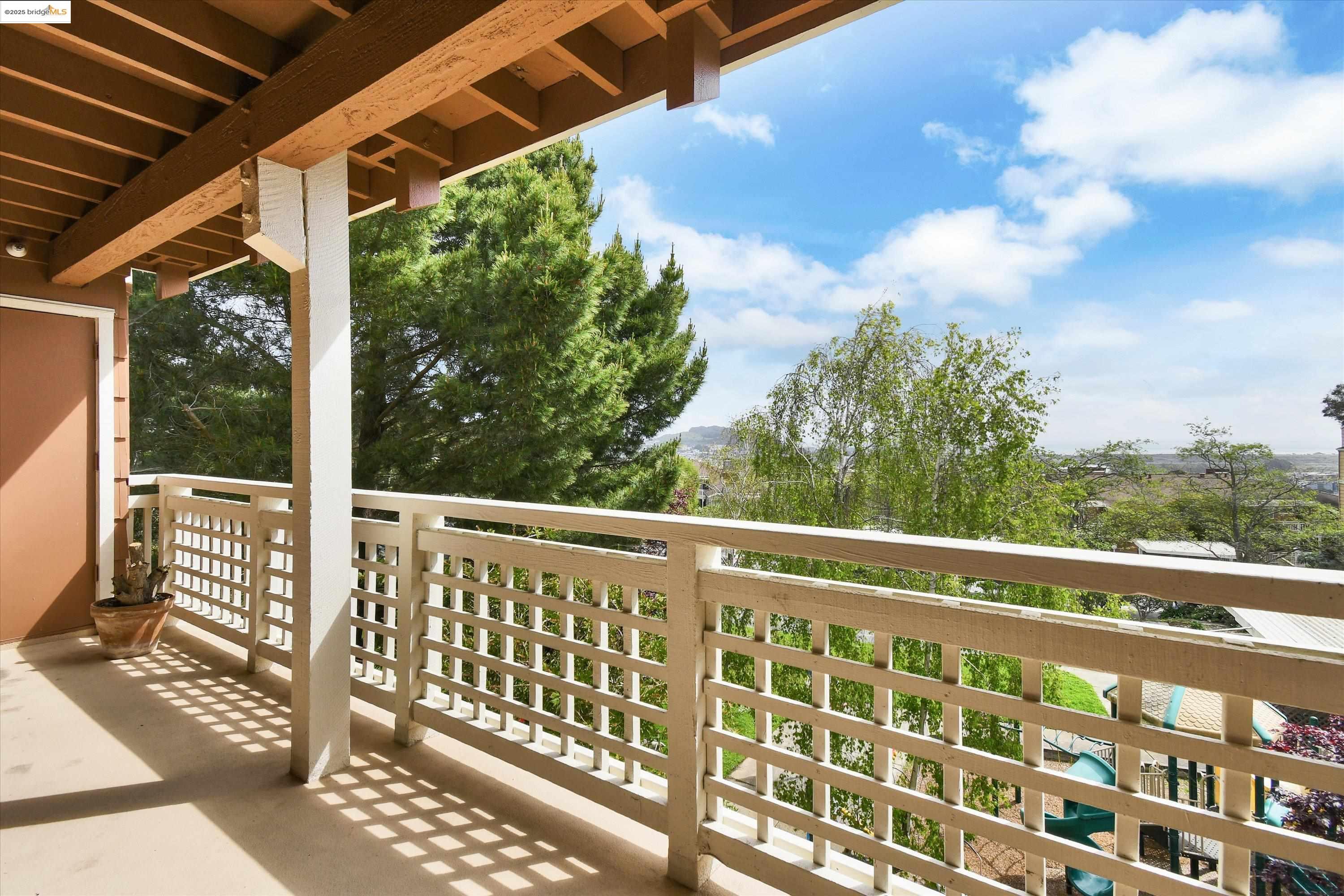 Detail Gallery Image 38 of 42 For 805 Red Leaf Court #805,  San Francisco,  CA 94134 - 3 Beds | 2 Baths