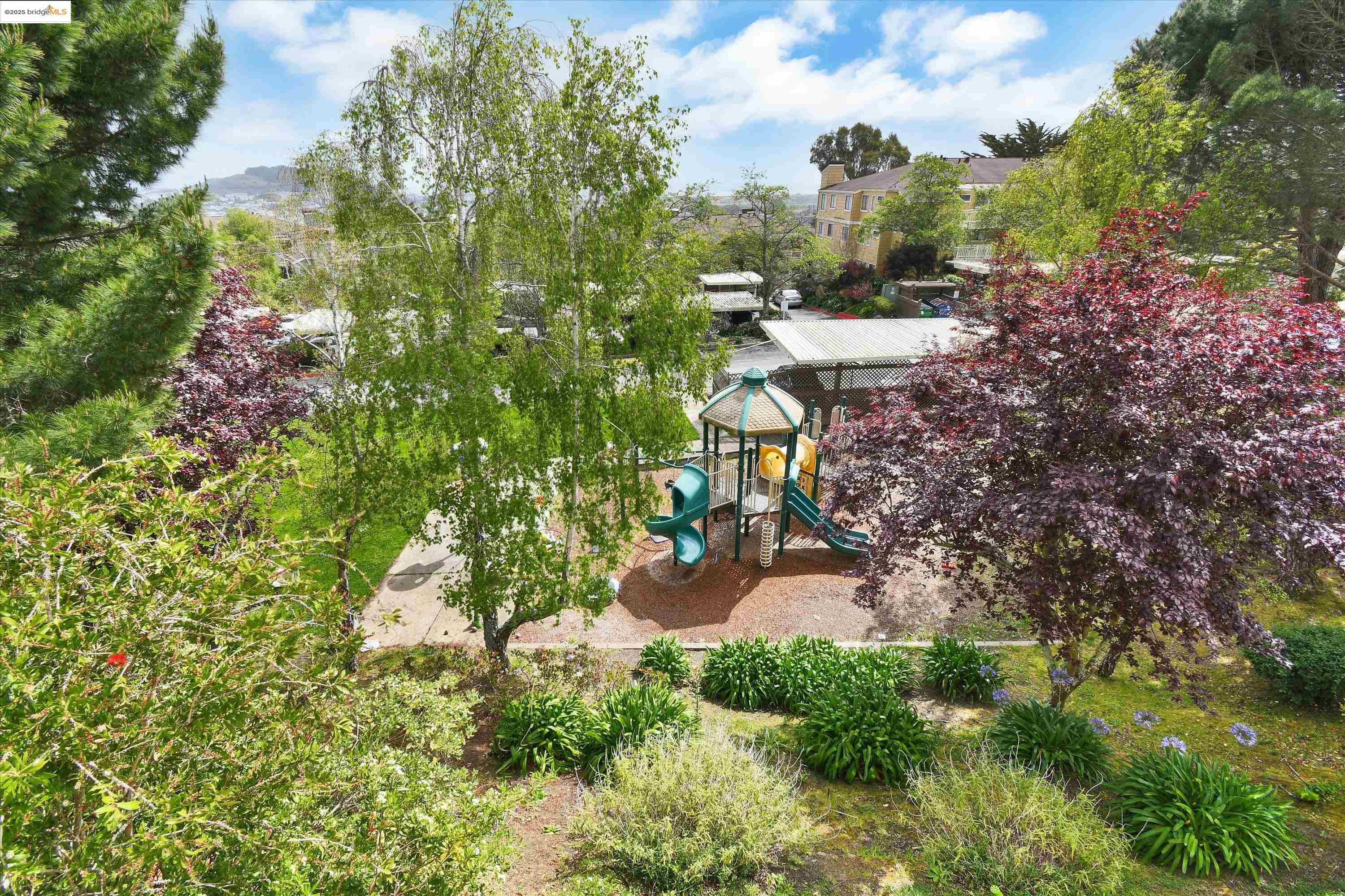 Detail Gallery Image 40 of 42 For 805 Red Leaf Court #805,  San Francisco,  CA 94134 - 3 Beds | 2 Baths