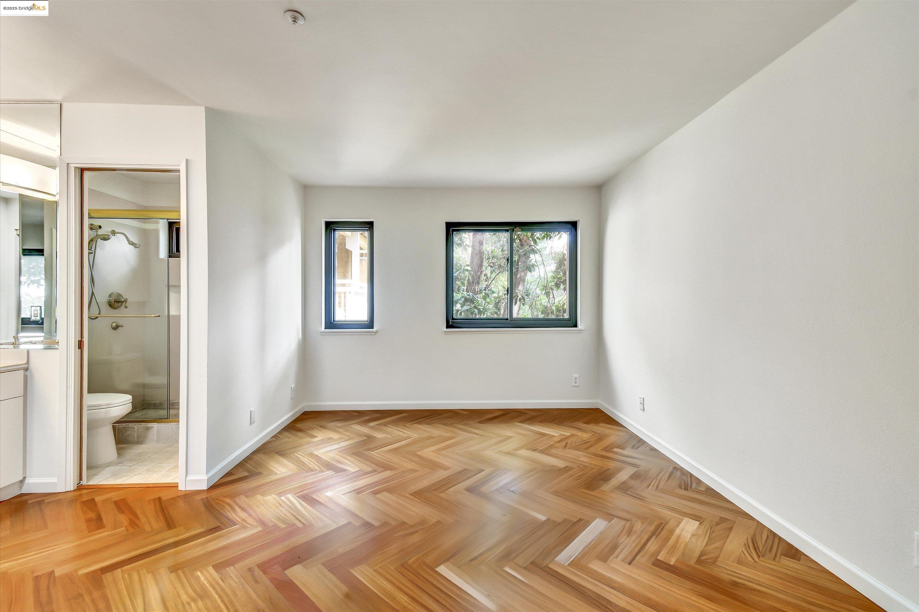 Detail Gallery Image 7 of 42 For 805 Red Leaf Court #805,  San Francisco,  CA 94134 - 3 Beds | 2 Baths