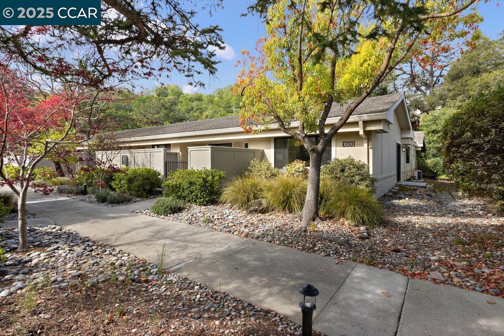 Detail Gallery Image 1 of 1 For 1600 Oakmont Dr #4,  Walnut Creek,  CA 94595 - 2 Beds | 2 Baths